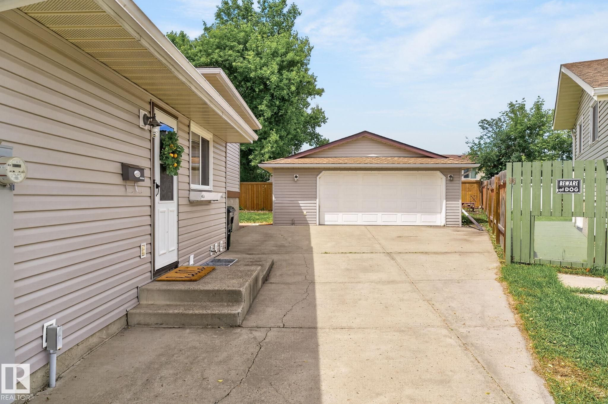 Photo 2 at 14612 29 Street NW, Kirkness, Edmonton