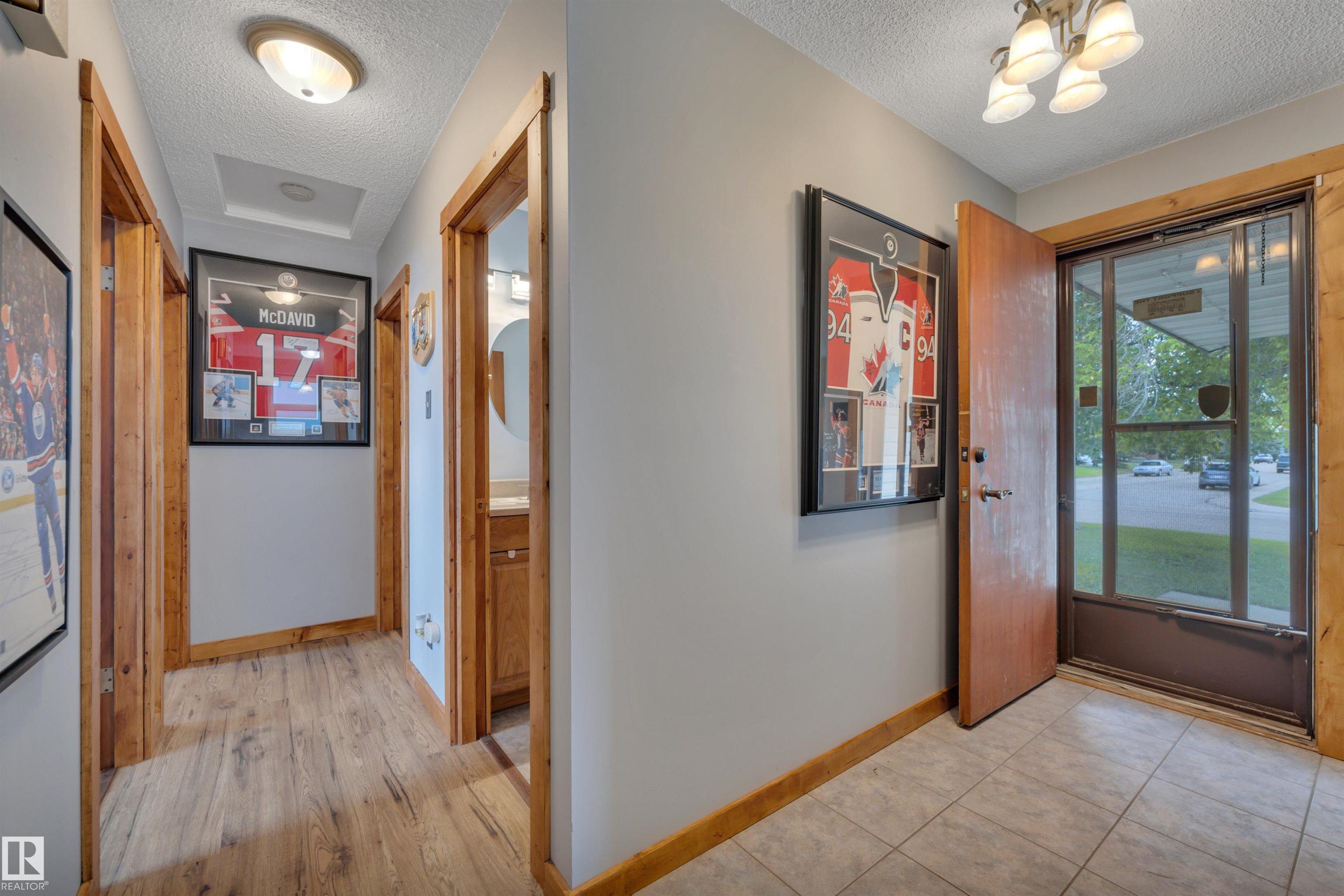 Photo 11 at 13327 73 Street NW, Delwood, Edmonton