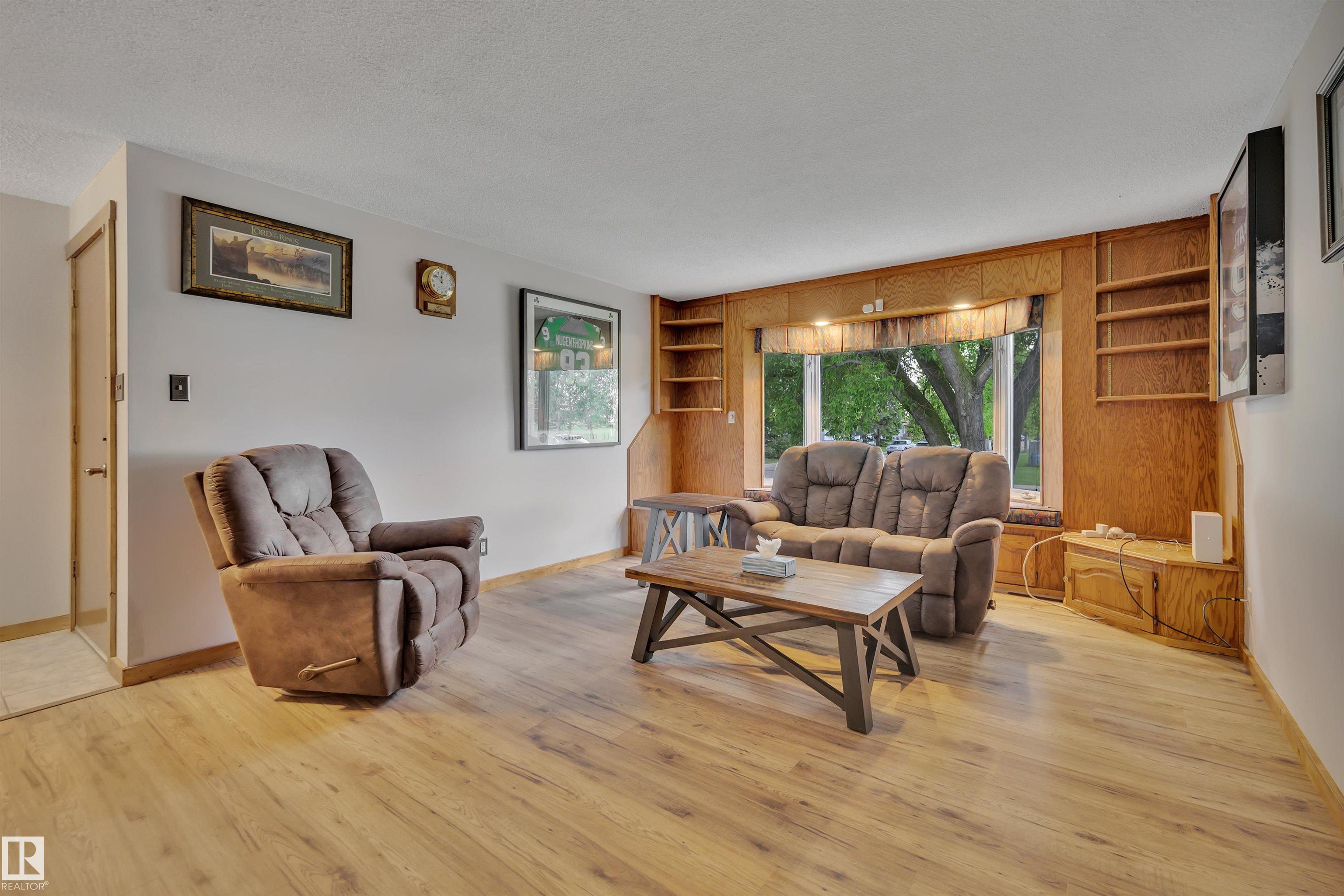 Photo 4 at 13327 73 Street NW, Delwood, Edmonton