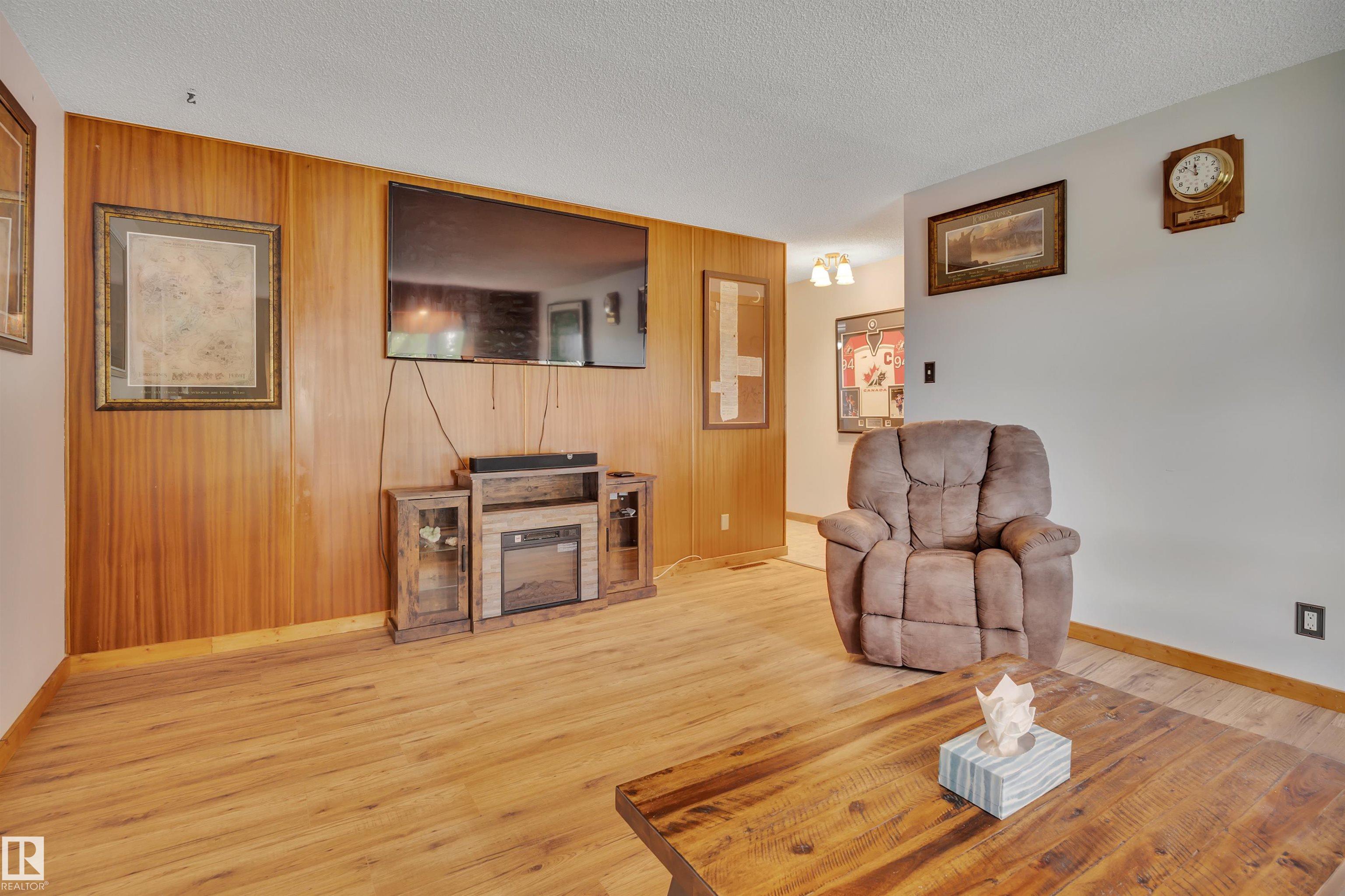 Photo 5 at 13327 73 Street NW, Delwood, Edmonton