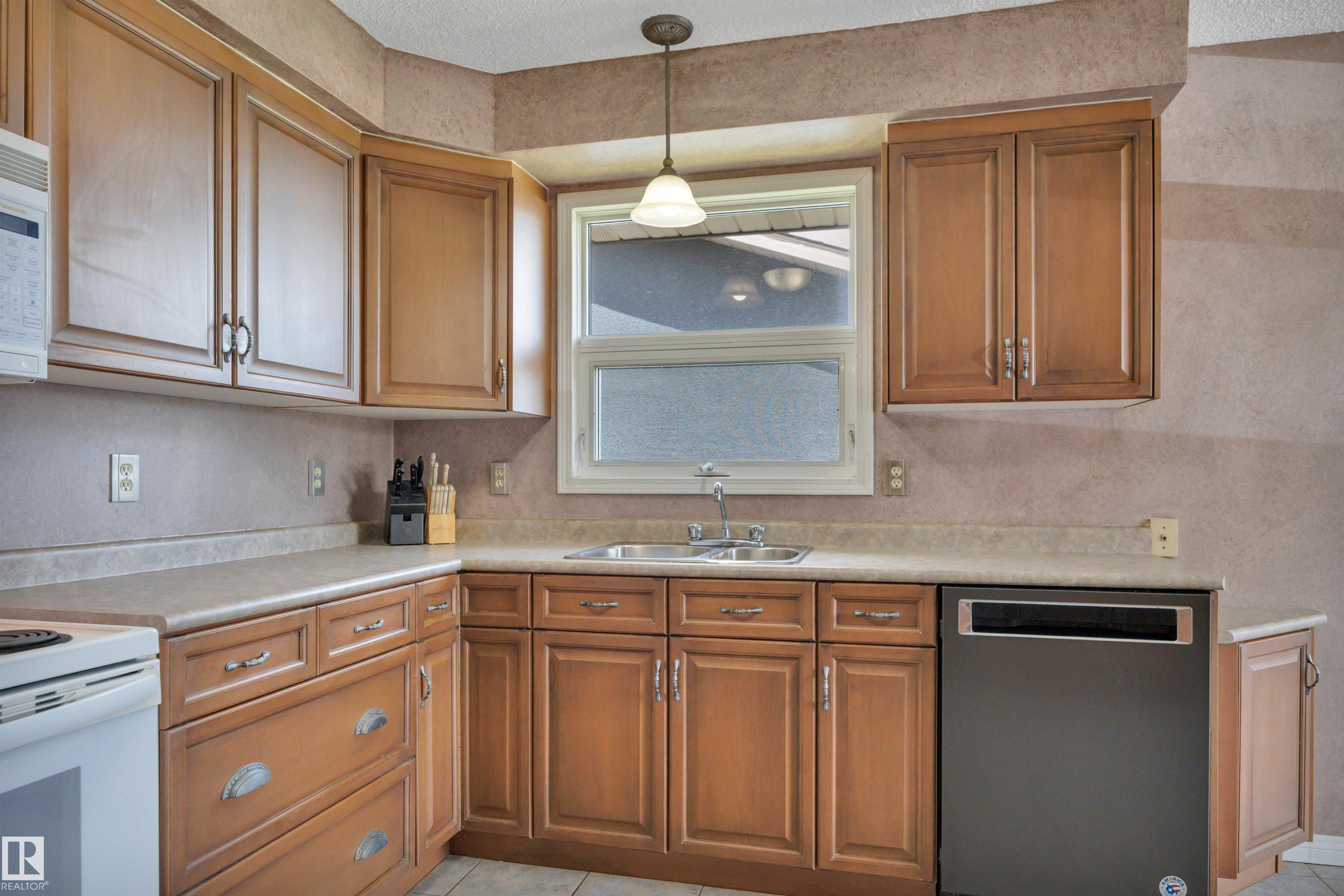 Photo 7 at 13327 73 Street NW, Delwood, Edmonton