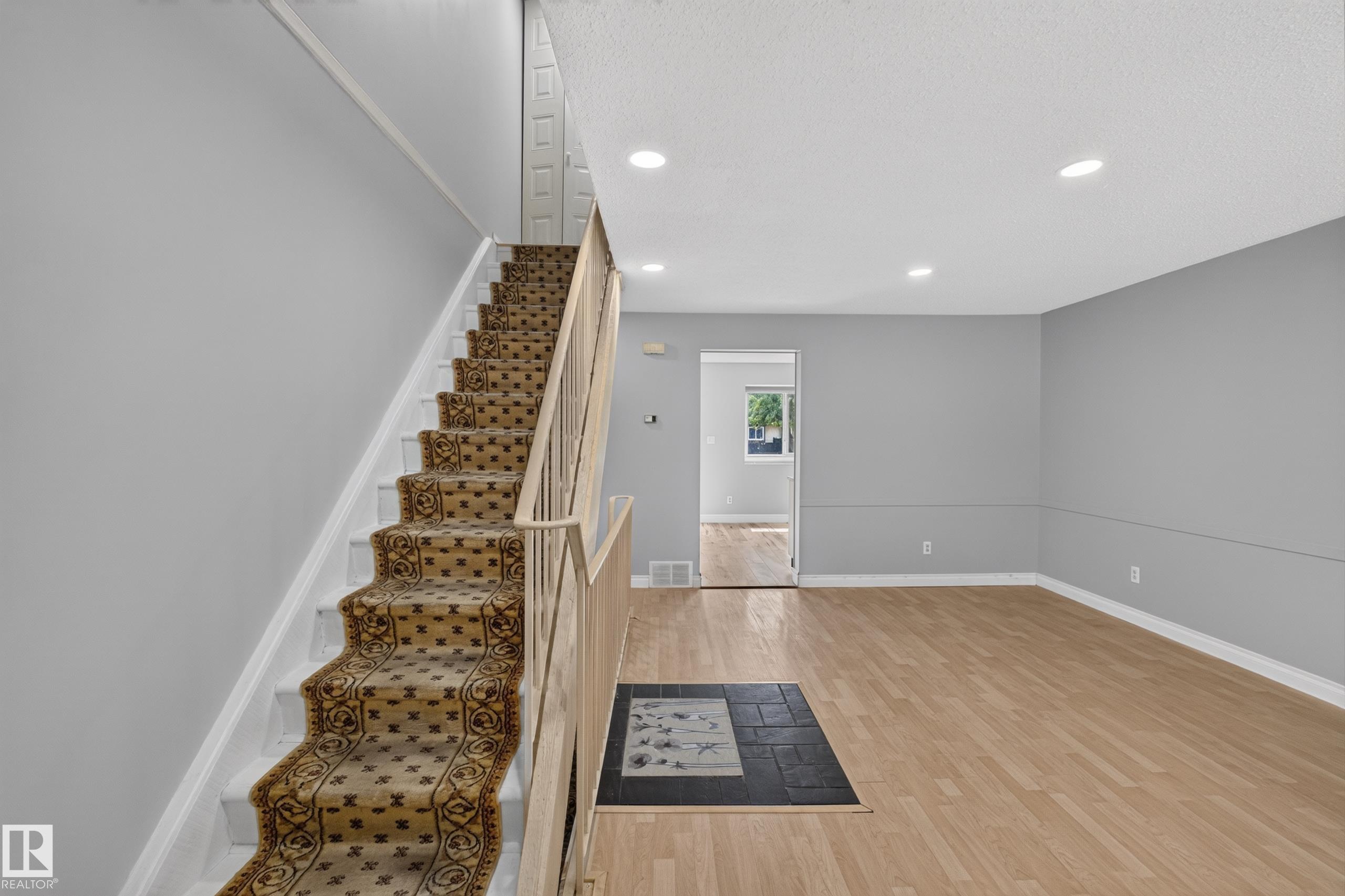 Photo 9 at 178 Tudor Lane NW, Sweet Grass, Edmonton