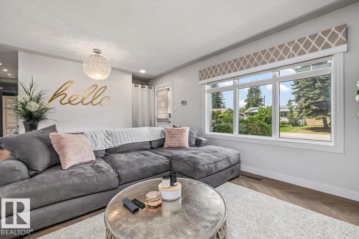 Photo 5 at 16165 110b Avenue NW, Mayfield, Edmonton