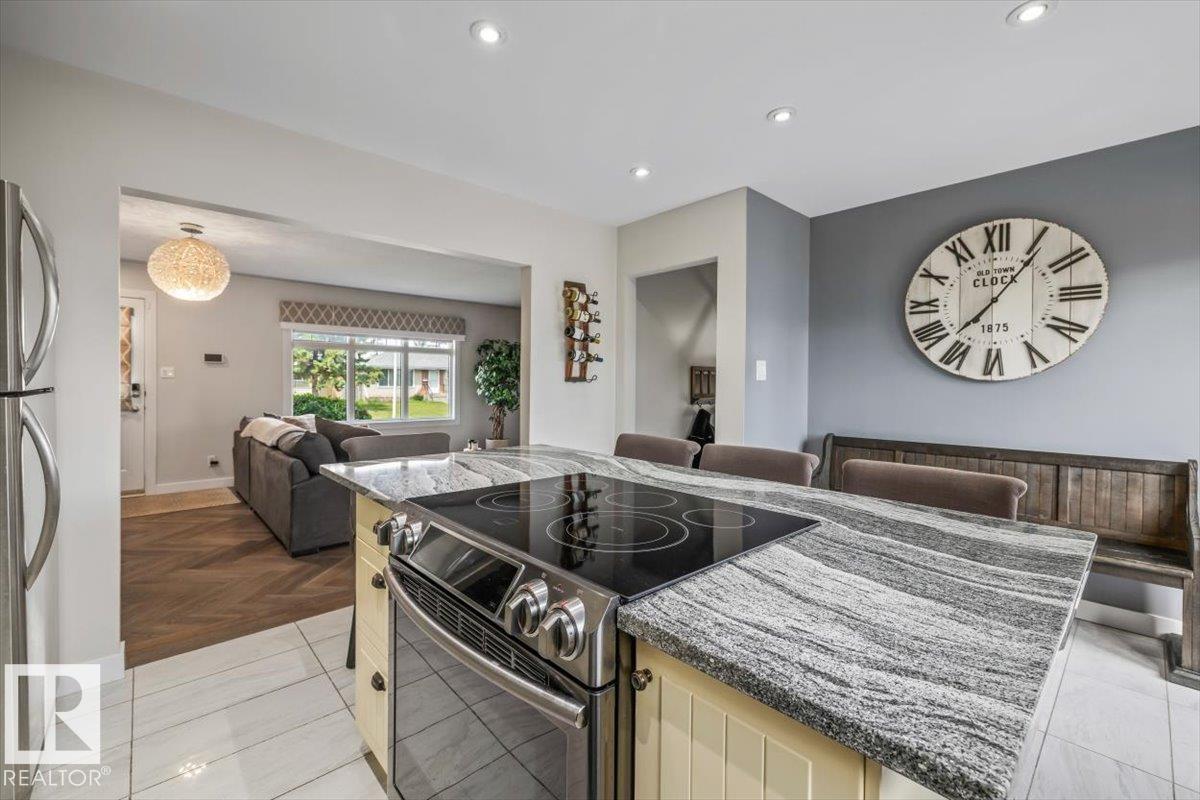 Photo 10 at 16165 110b Avenue NW, Mayfield, Edmonton