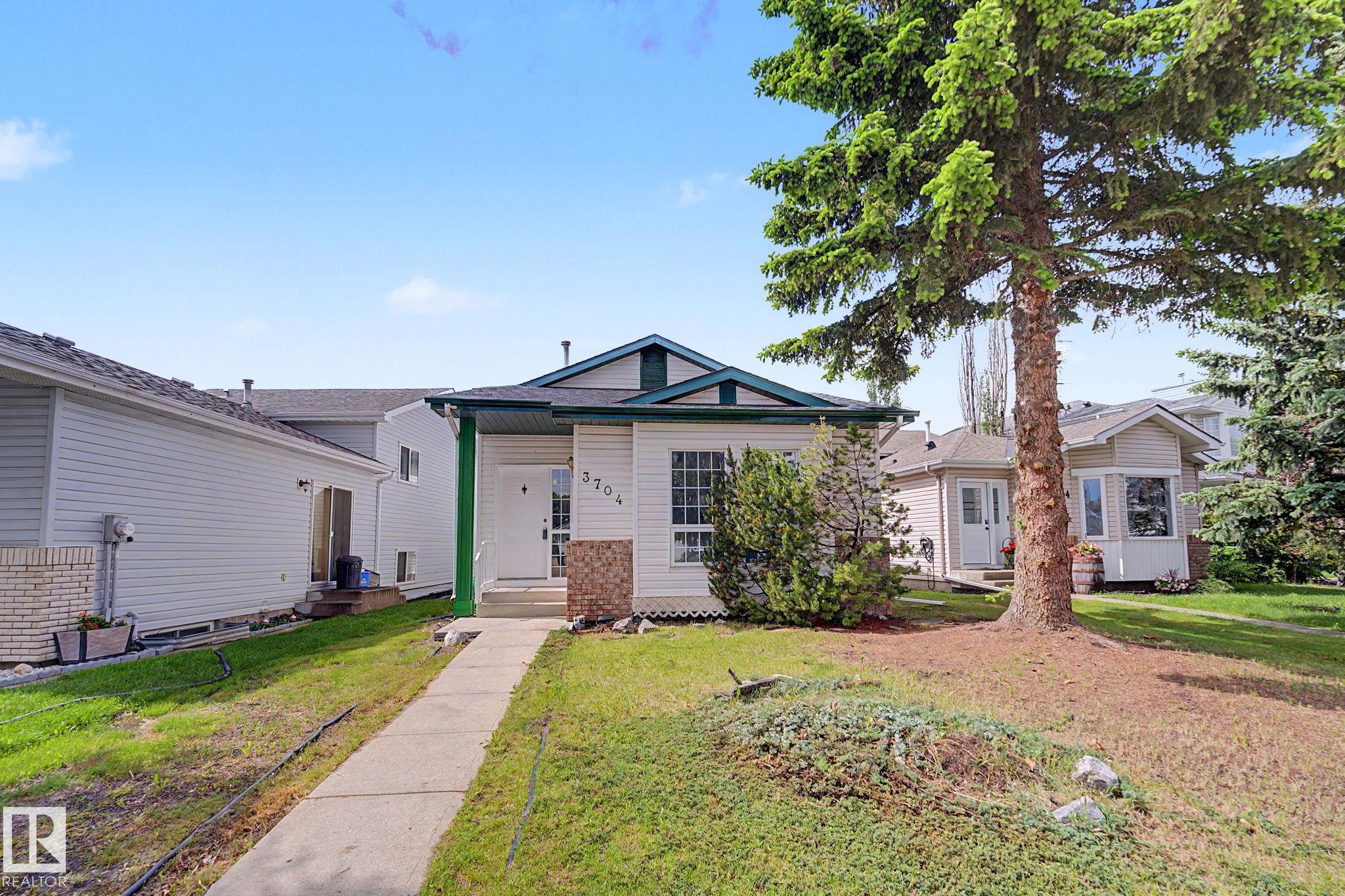 Photo 2 at 3704 39 Avenue NW, Kiniski Gardens, Edmonton
