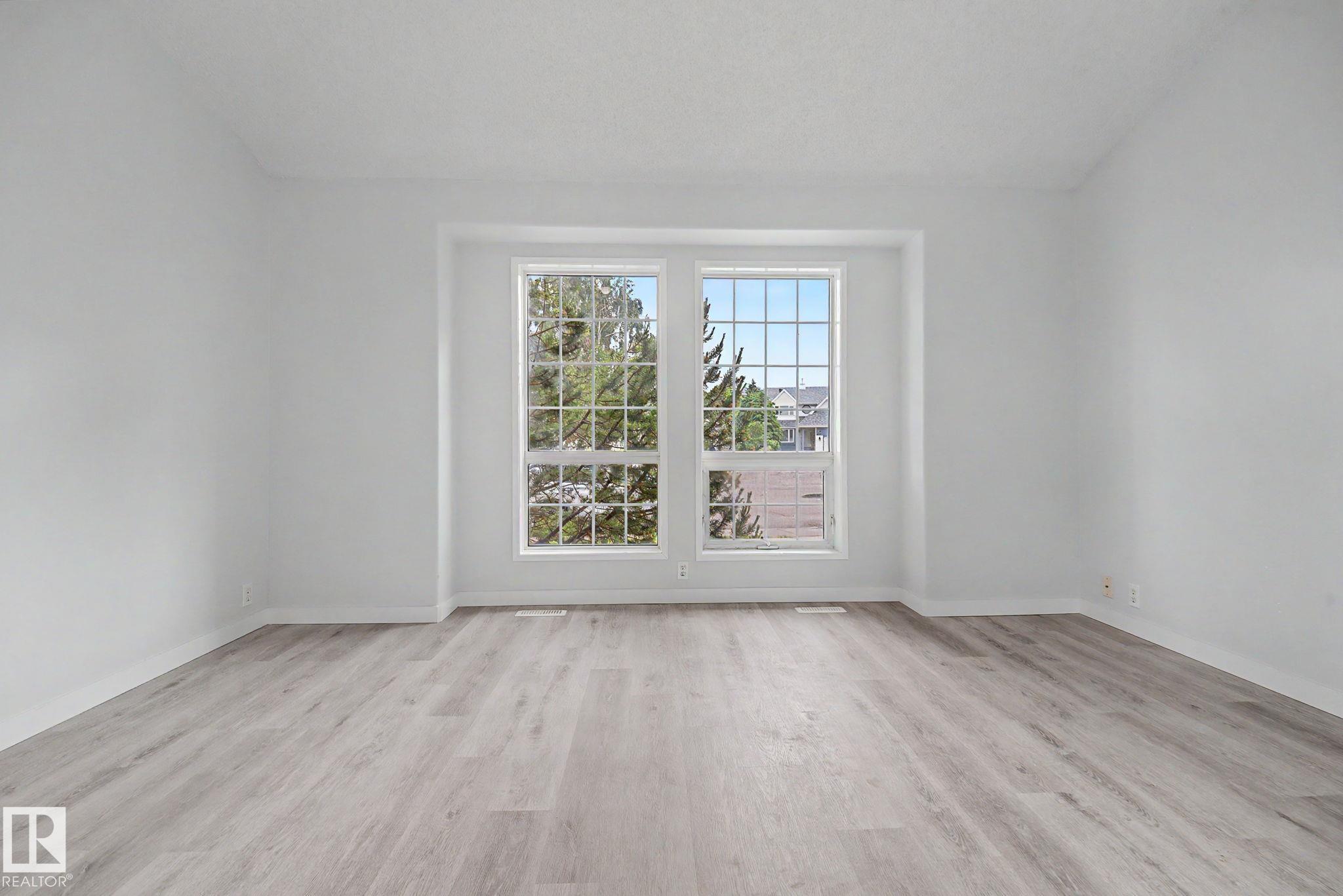 Photo 12 at 3704 39 Avenue NW, Kiniski Gardens, Edmonton