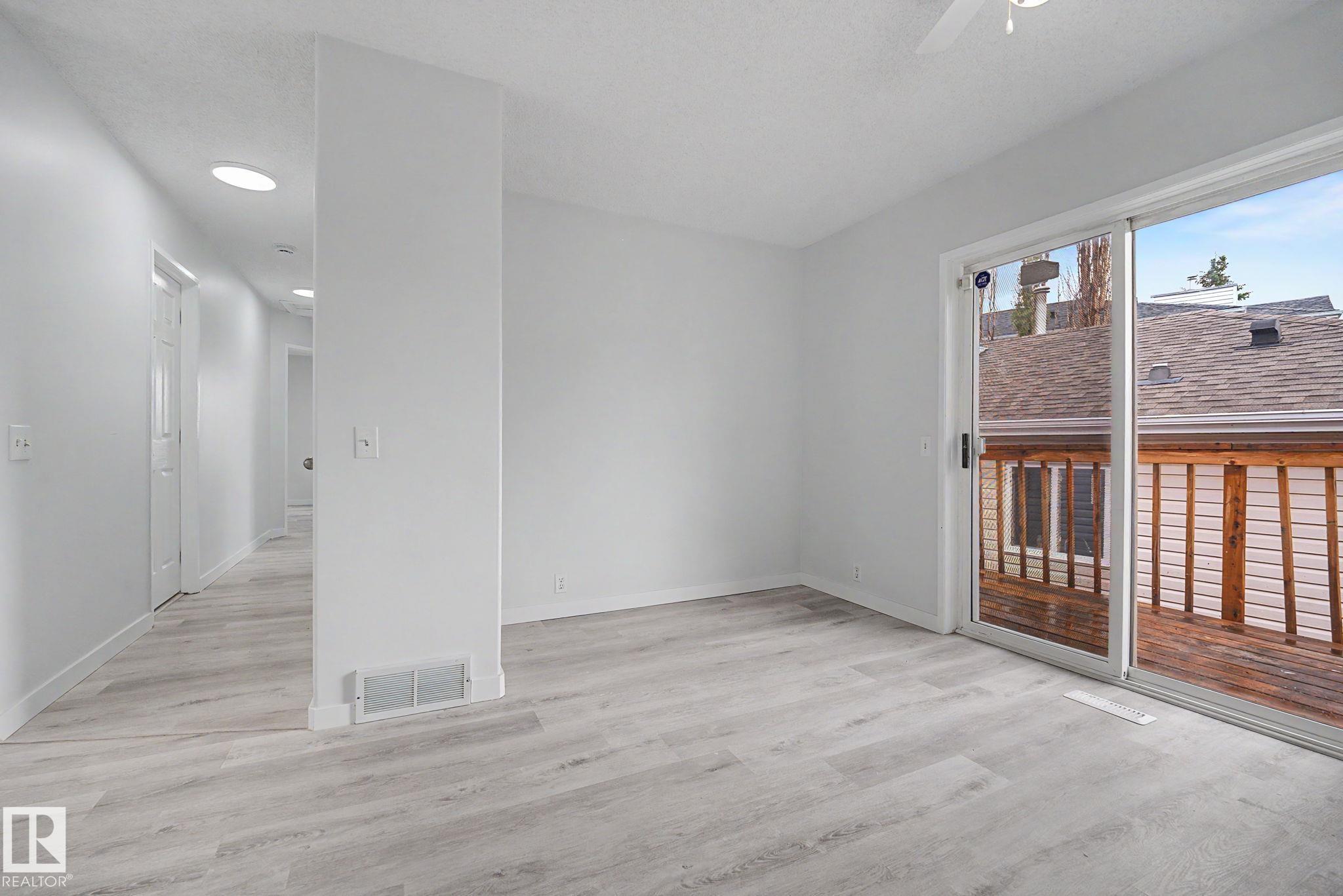 Photo 15 at 3704 39 Avenue NW, Kiniski Gardens, Edmonton