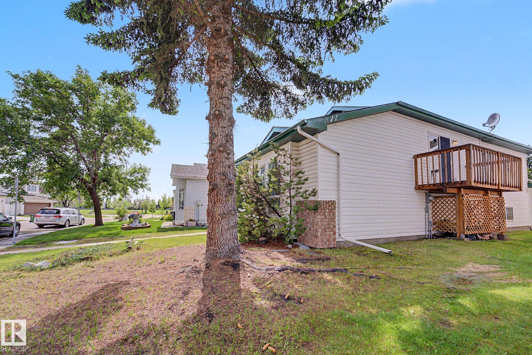 Photo 3 at 3704 39 Avenue NW, Kiniski Gardens, Edmonton
