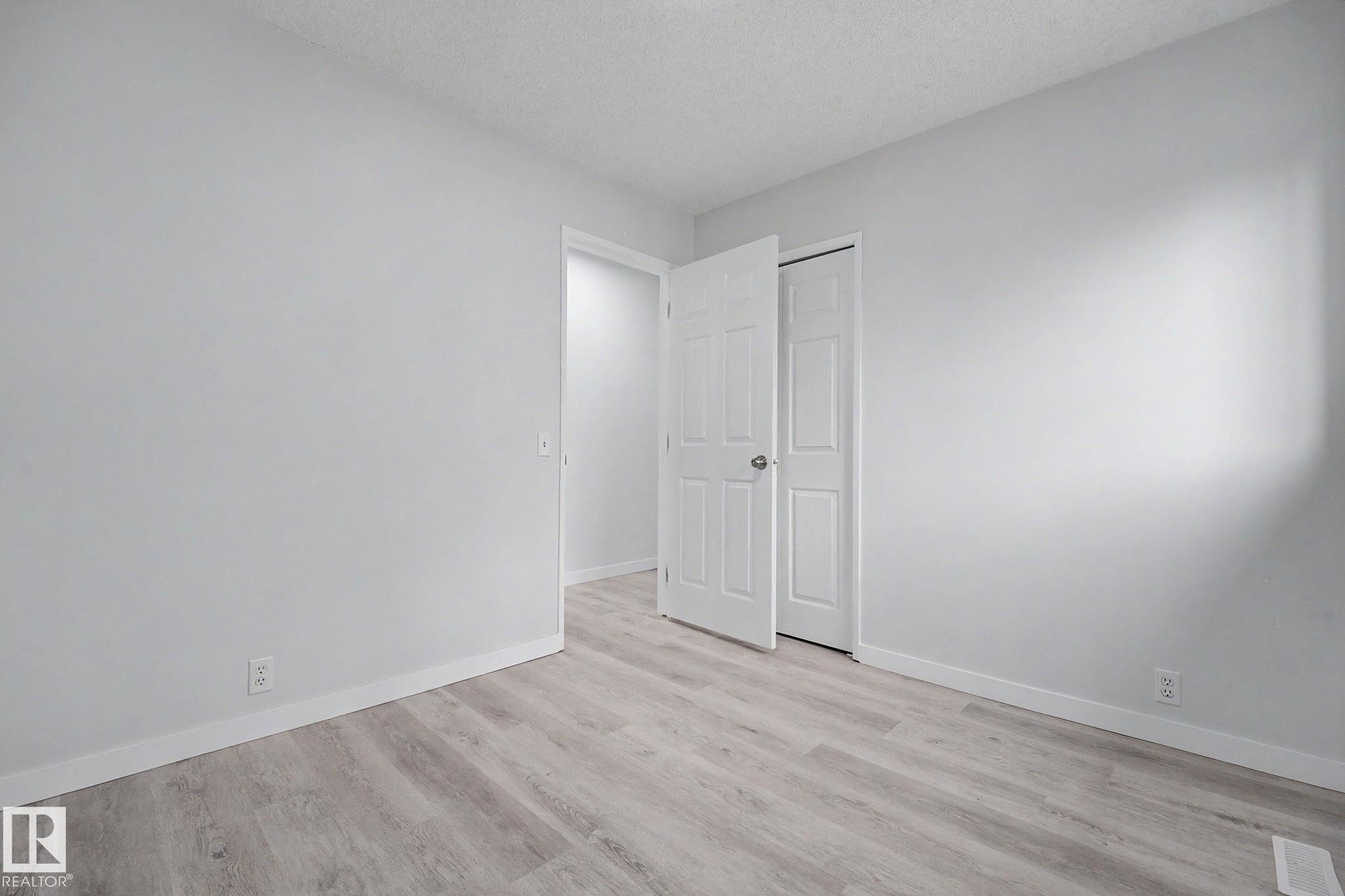 Photo 21 at 3704 39 Avenue NW, Kiniski Gardens, Edmonton