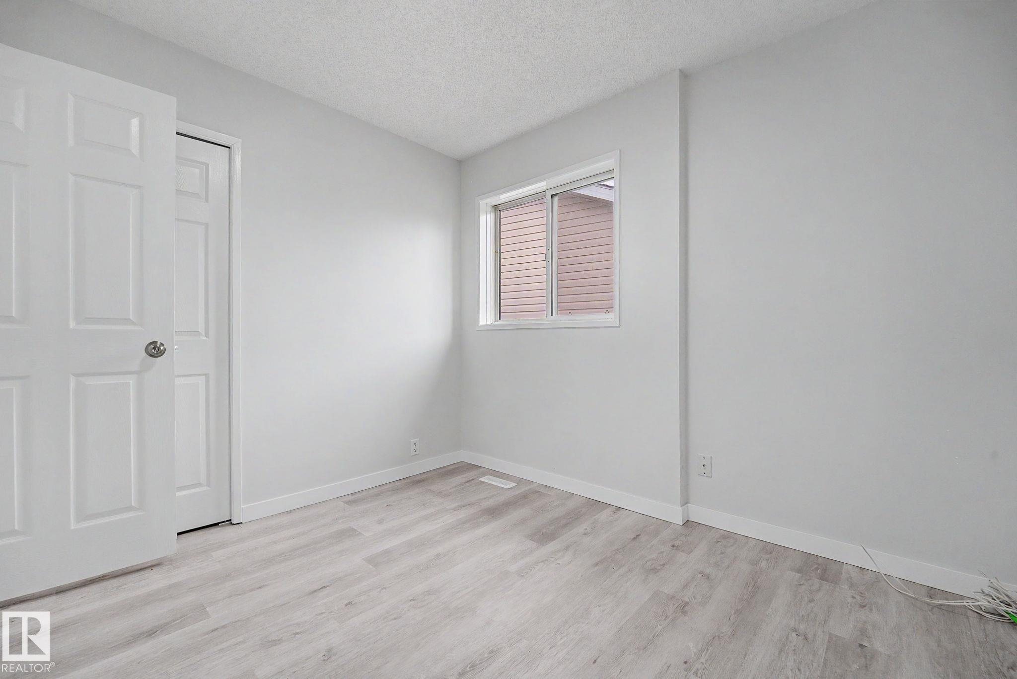 Photo 22 at 3704 39 Avenue NW, Kiniski Gardens, Edmonton
