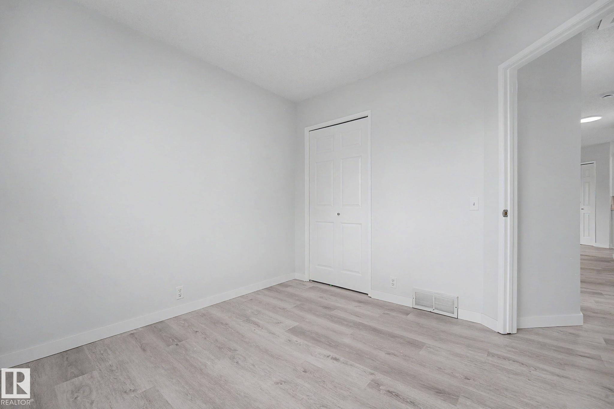 Photo 25 at 3704 39 Avenue NW, Kiniski Gardens, Edmonton