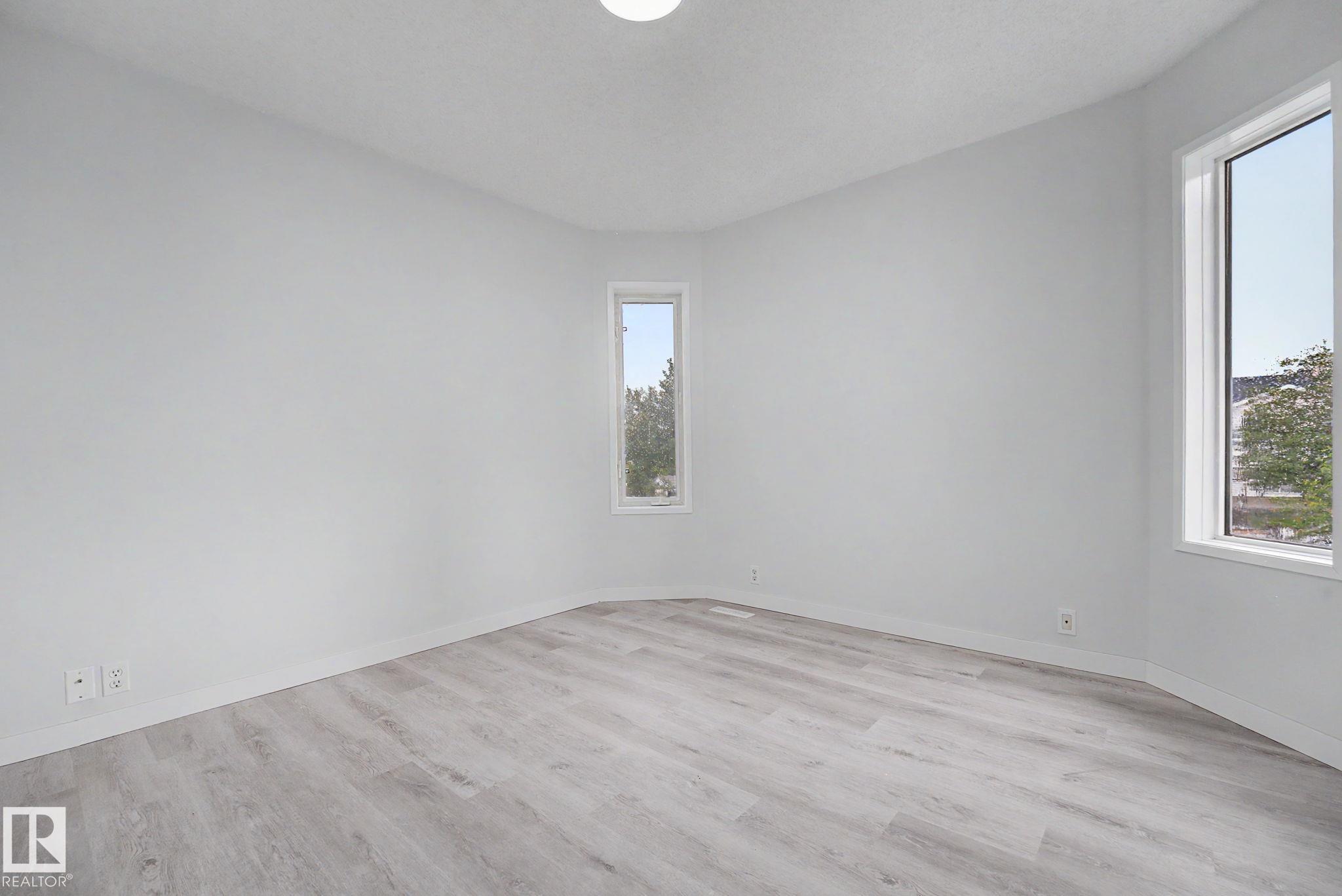 Photo 27 at 3704 39 Avenue NW, Kiniski Gardens, Edmonton