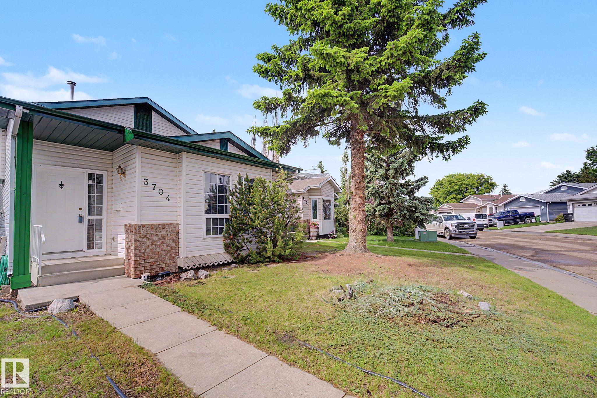 Photo 4 at 3704 39 Avenue NW, Kiniski Gardens, Edmonton