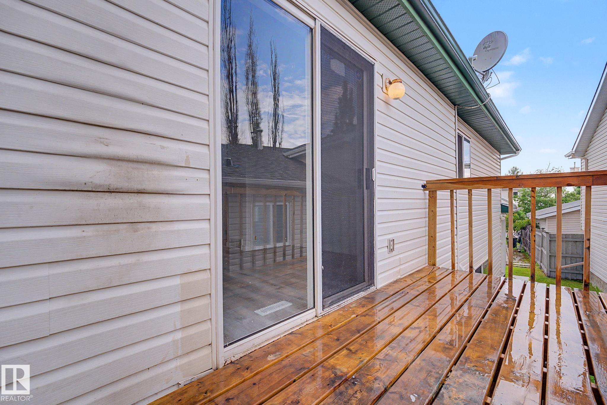 Photo 35 at 3704 39 Avenue NW, Kiniski Gardens, Edmonton