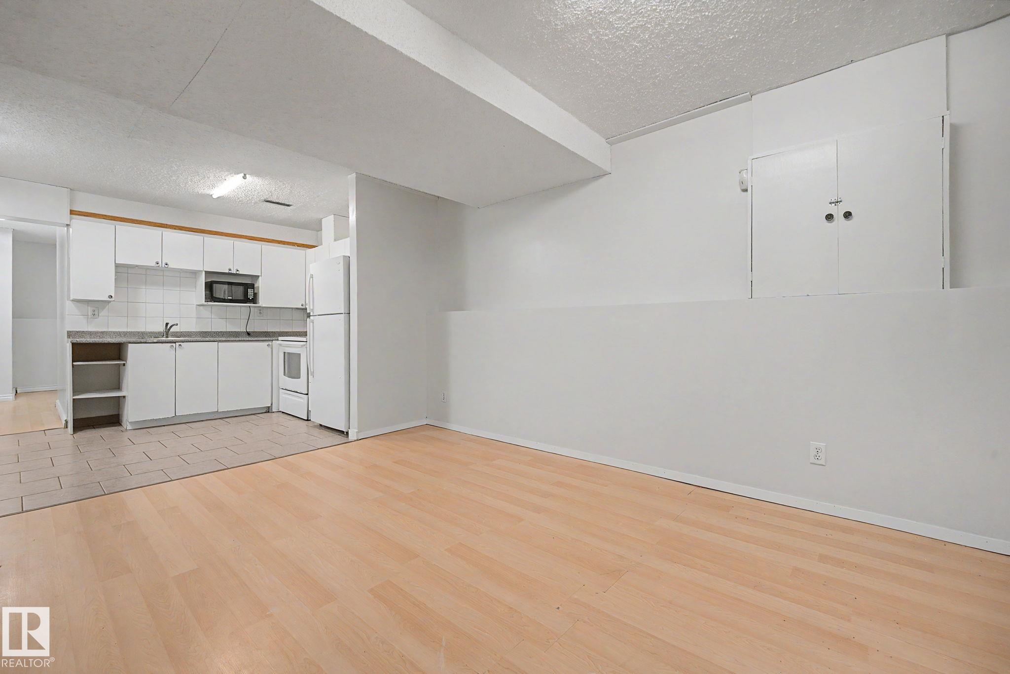 Photo 38 at 3704 39 Avenue NW, Kiniski Gardens, Edmonton