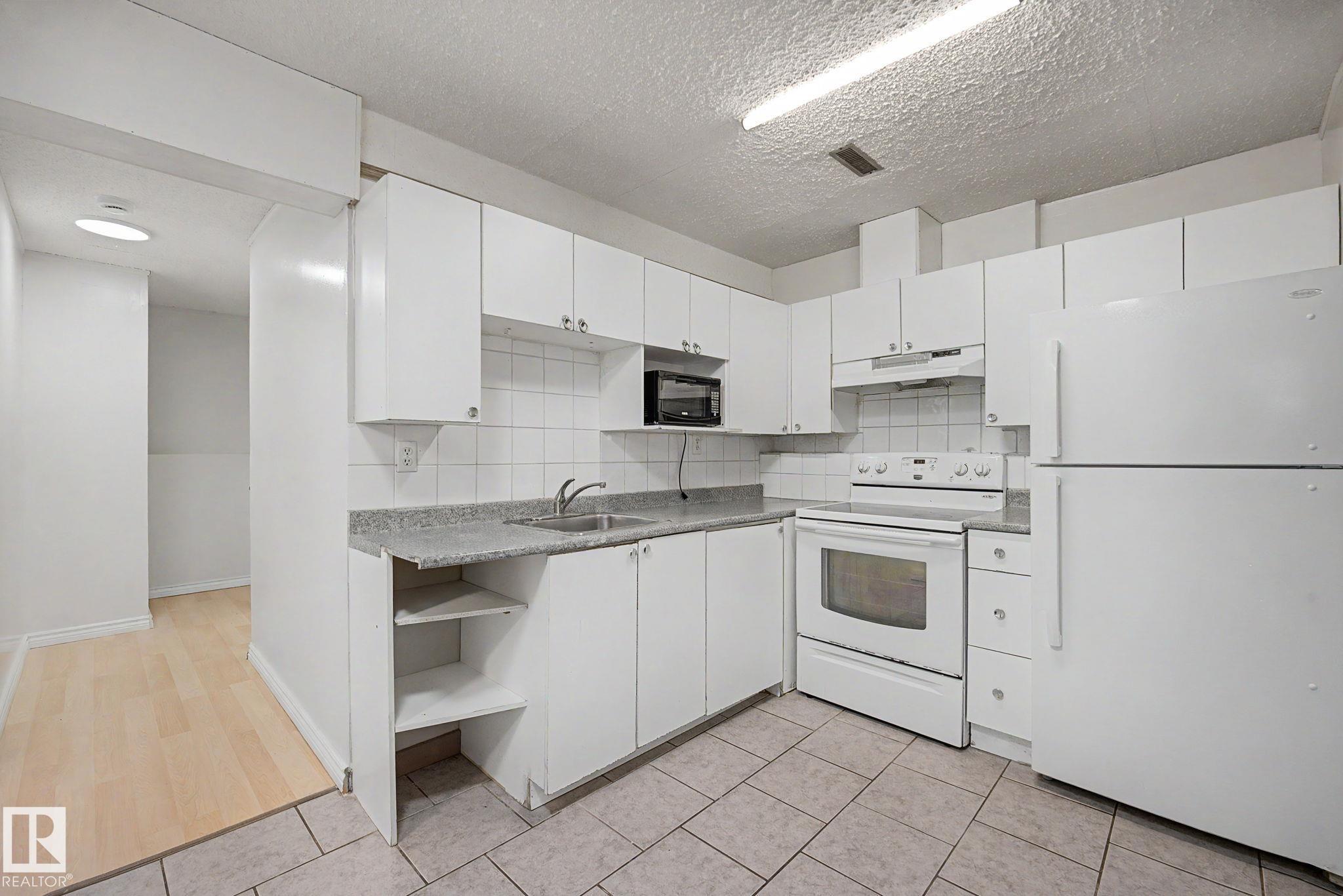 Photo 40 at 3704 39 Avenue NW, Kiniski Gardens, Edmonton