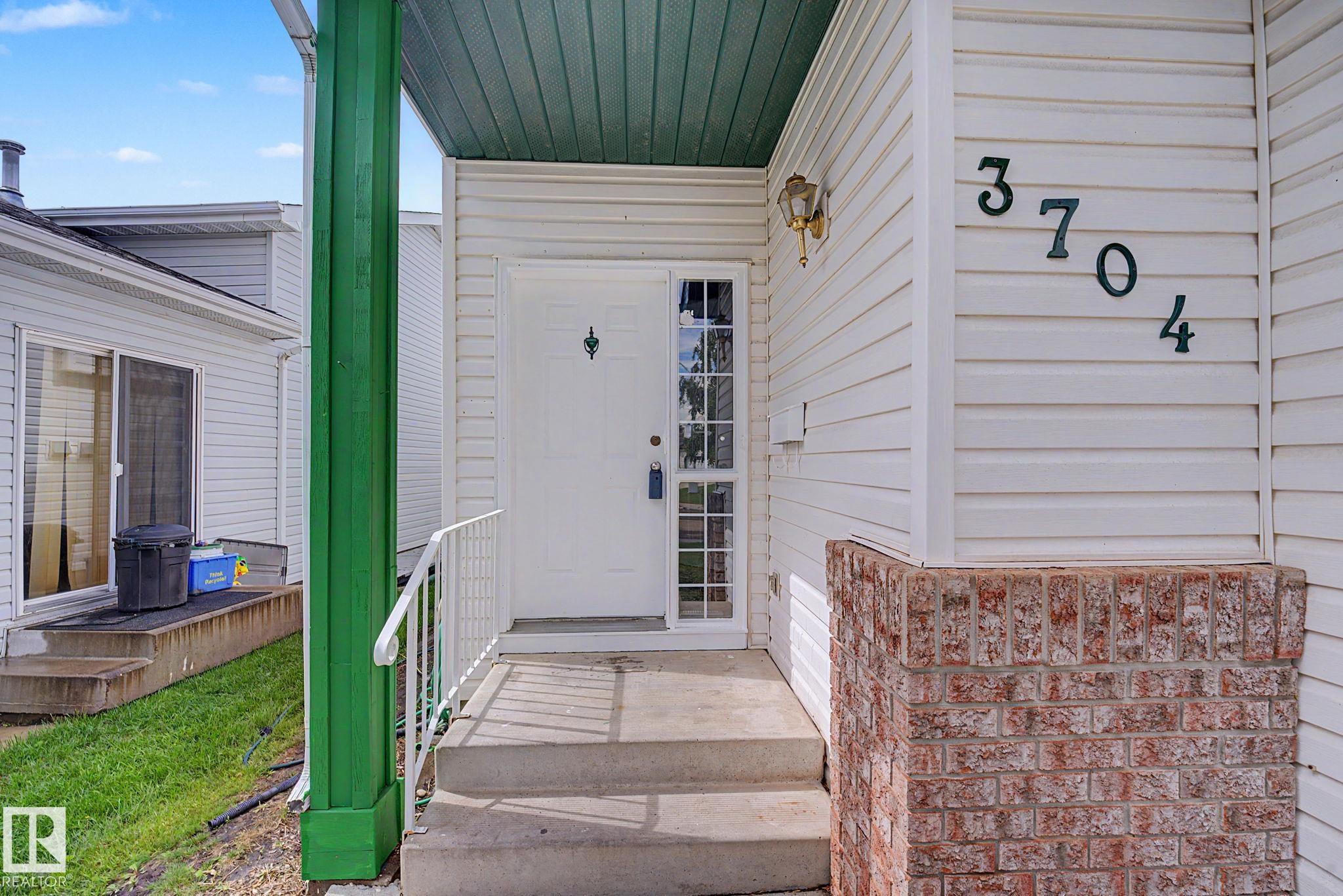 Photo 5 at 3704 39 Avenue NW, Kiniski Gardens, Edmonton