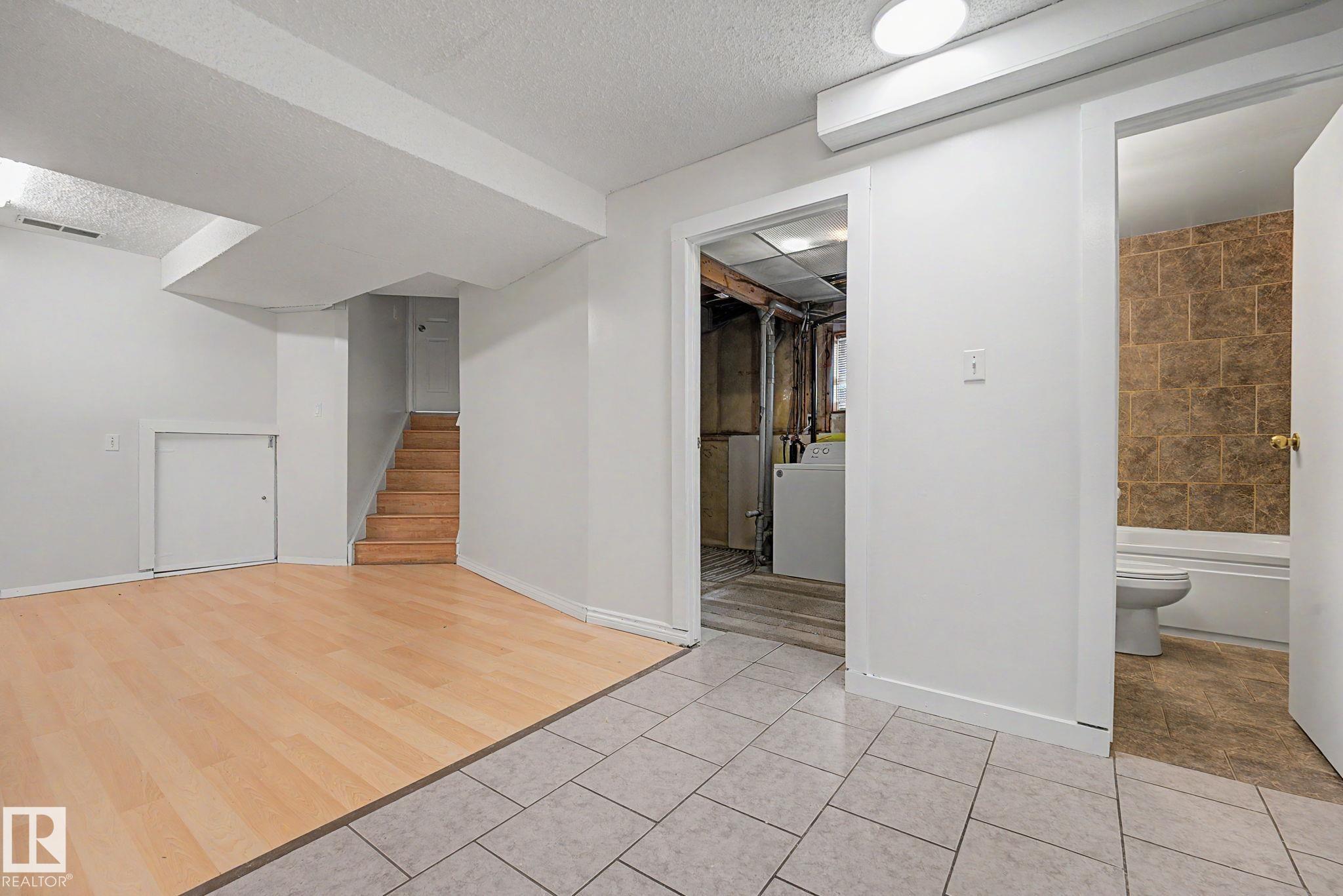 Photo 42 at 3704 39 Avenue NW, Kiniski Gardens, Edmonton