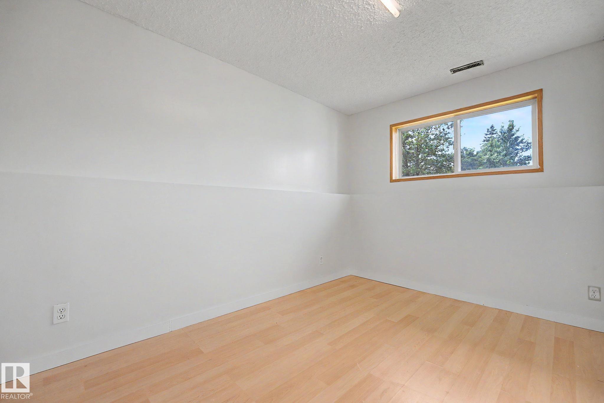 Photo 46 at 3704 39 Avenue NW, Kiniski Gardens, Edmonton