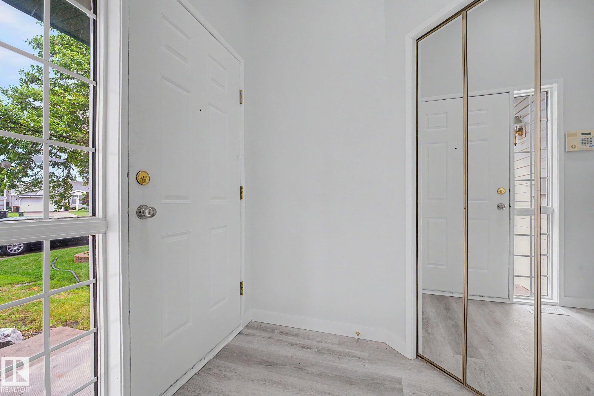 Photo 6 at 3704 39 Avenue NW, Kiniski Gardens, Edmonton