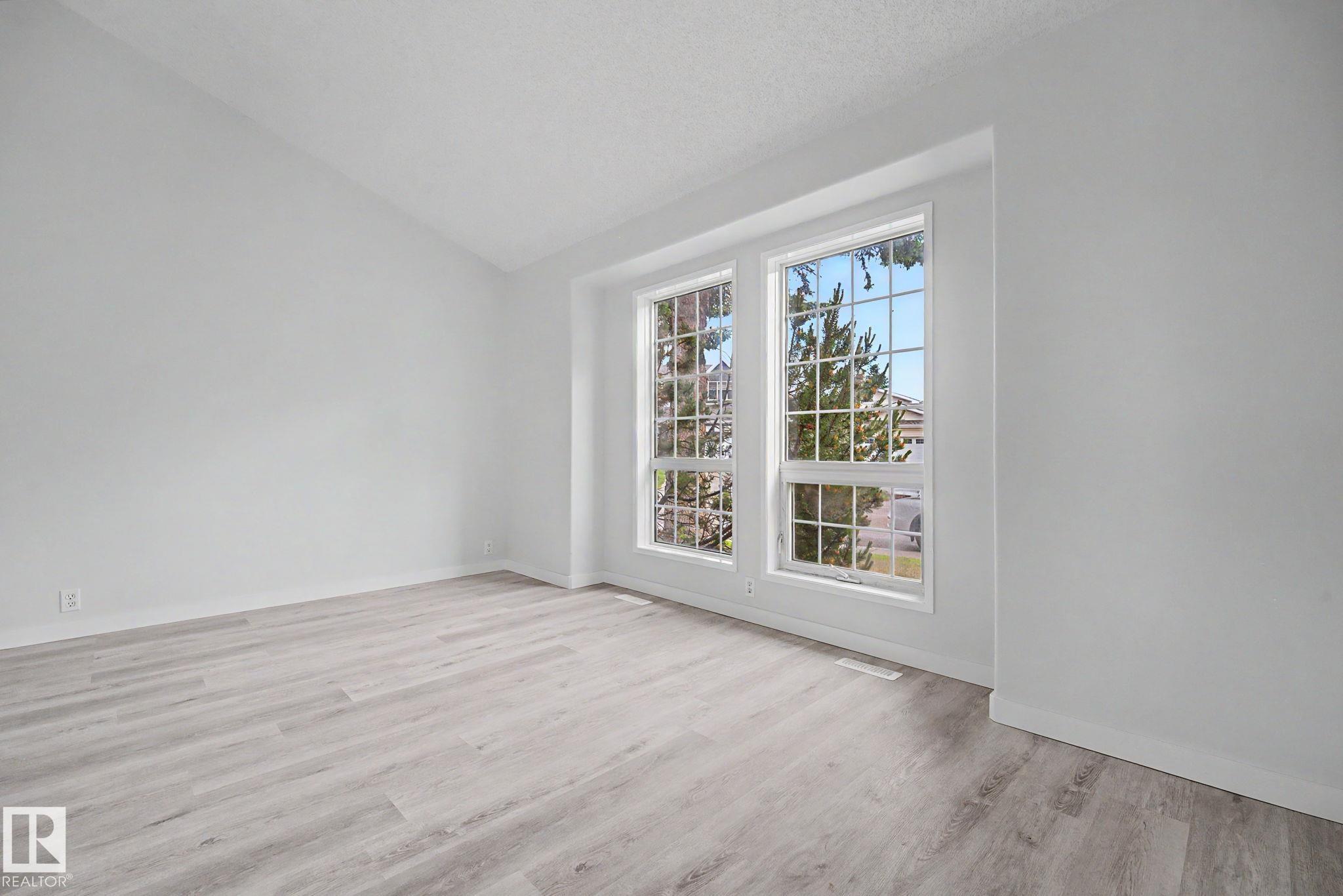 Photo 8 at 3704 39 Avenue NW, Kiniski Gardens, Edmonton