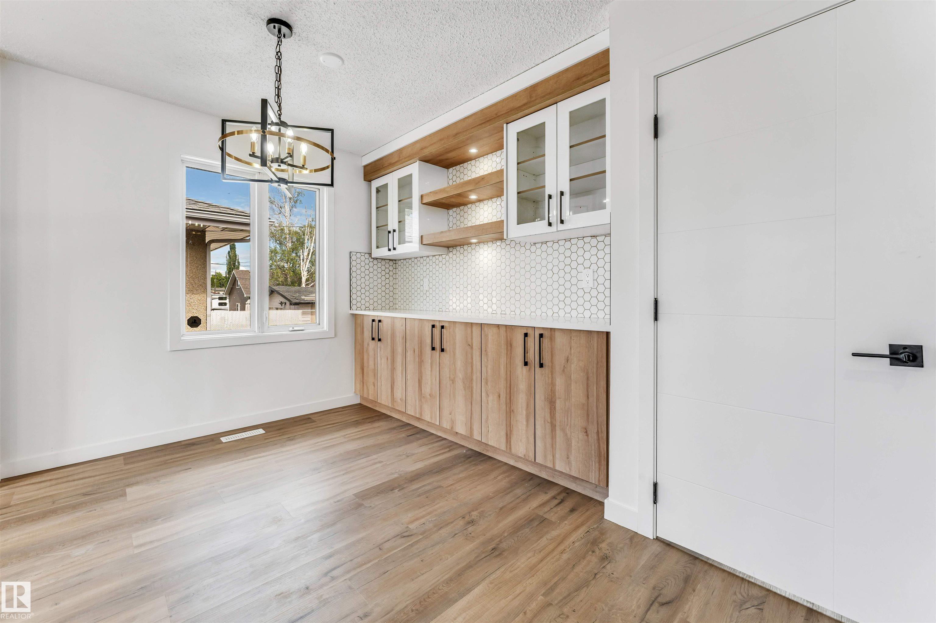 Photo 11 at 6404 88 Avenue NW, Kenilworth, Edmonton