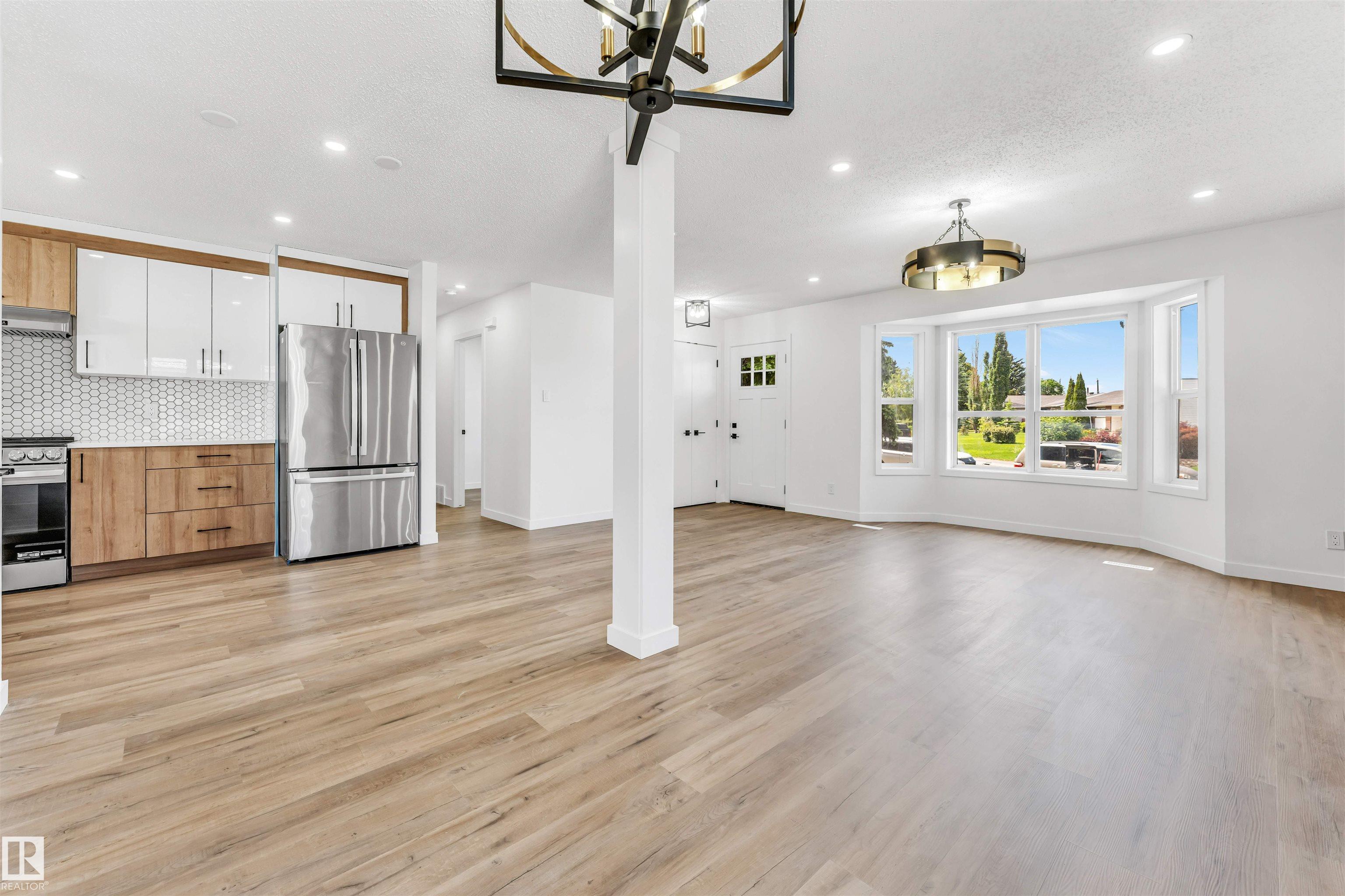 Photo 13 at 6404 88 Avenue NW, Kenilworth, Edmonton