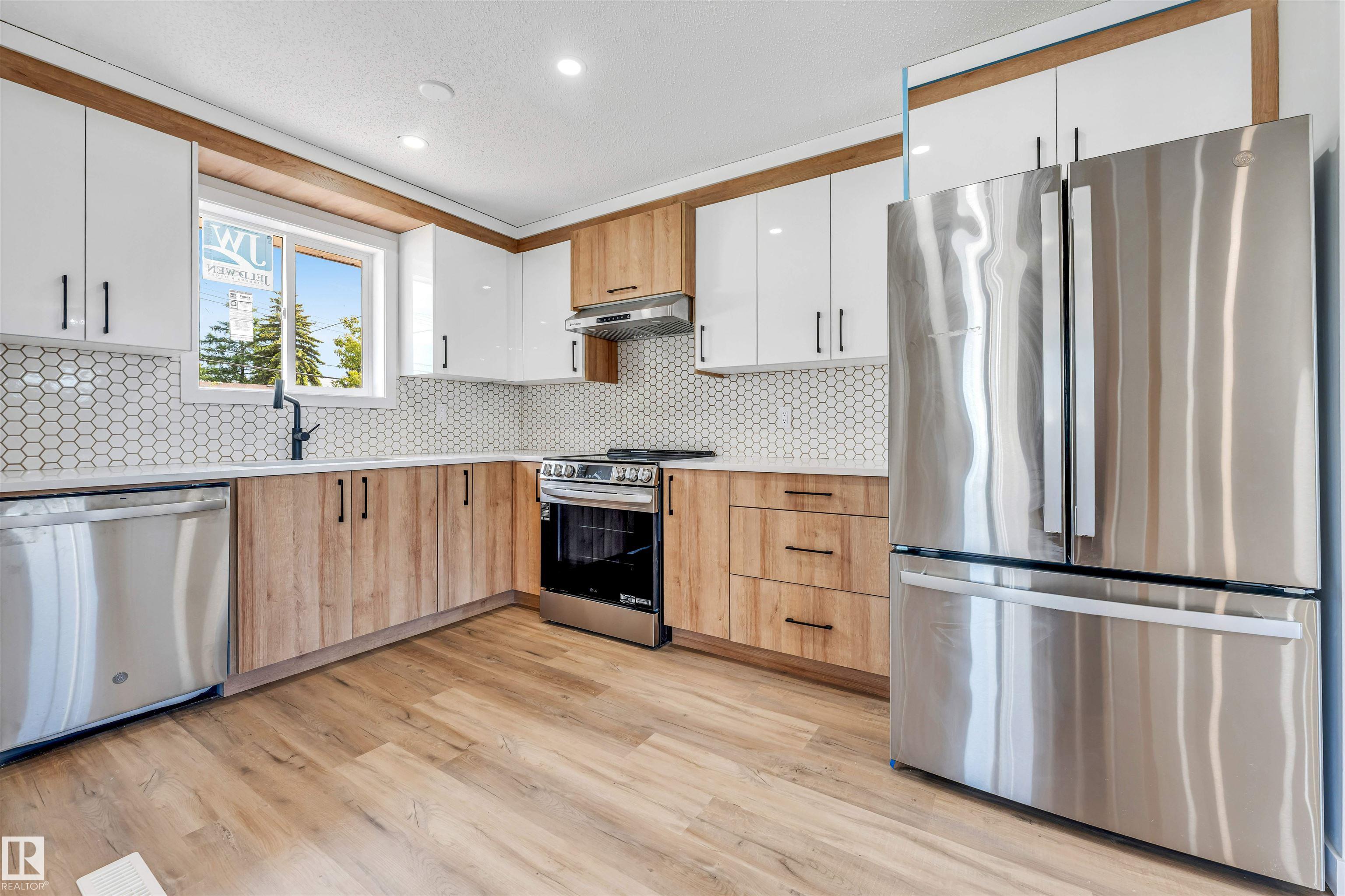 Photo 14 at 6404 88 Avenue NW, Kenilworth, Edmonton