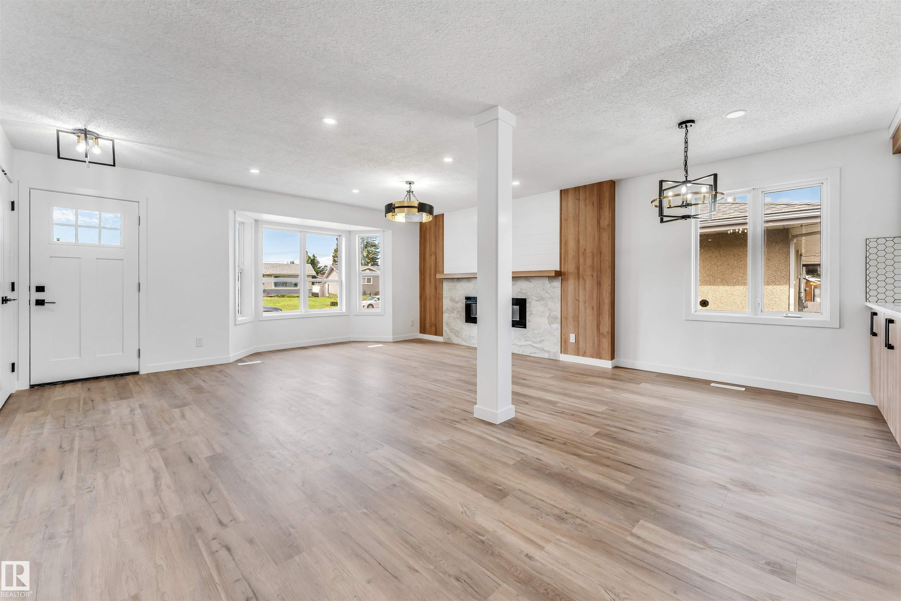 Photo 15 at 6404 88 Avenue NW, Kenilworth, Edmonton