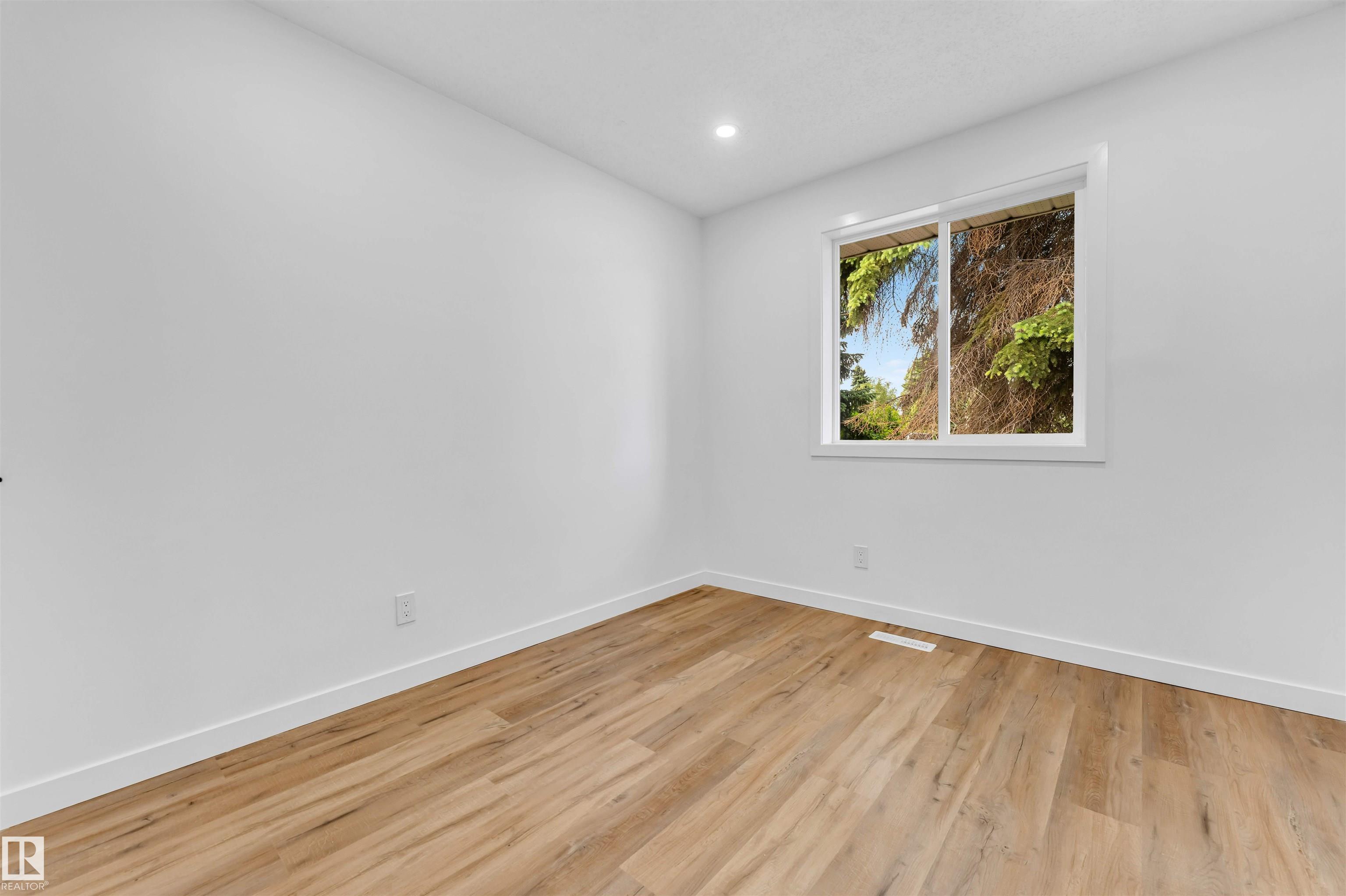 Photo 19 at 6404 88 Avenue NW, Kenilworth, Edmonton