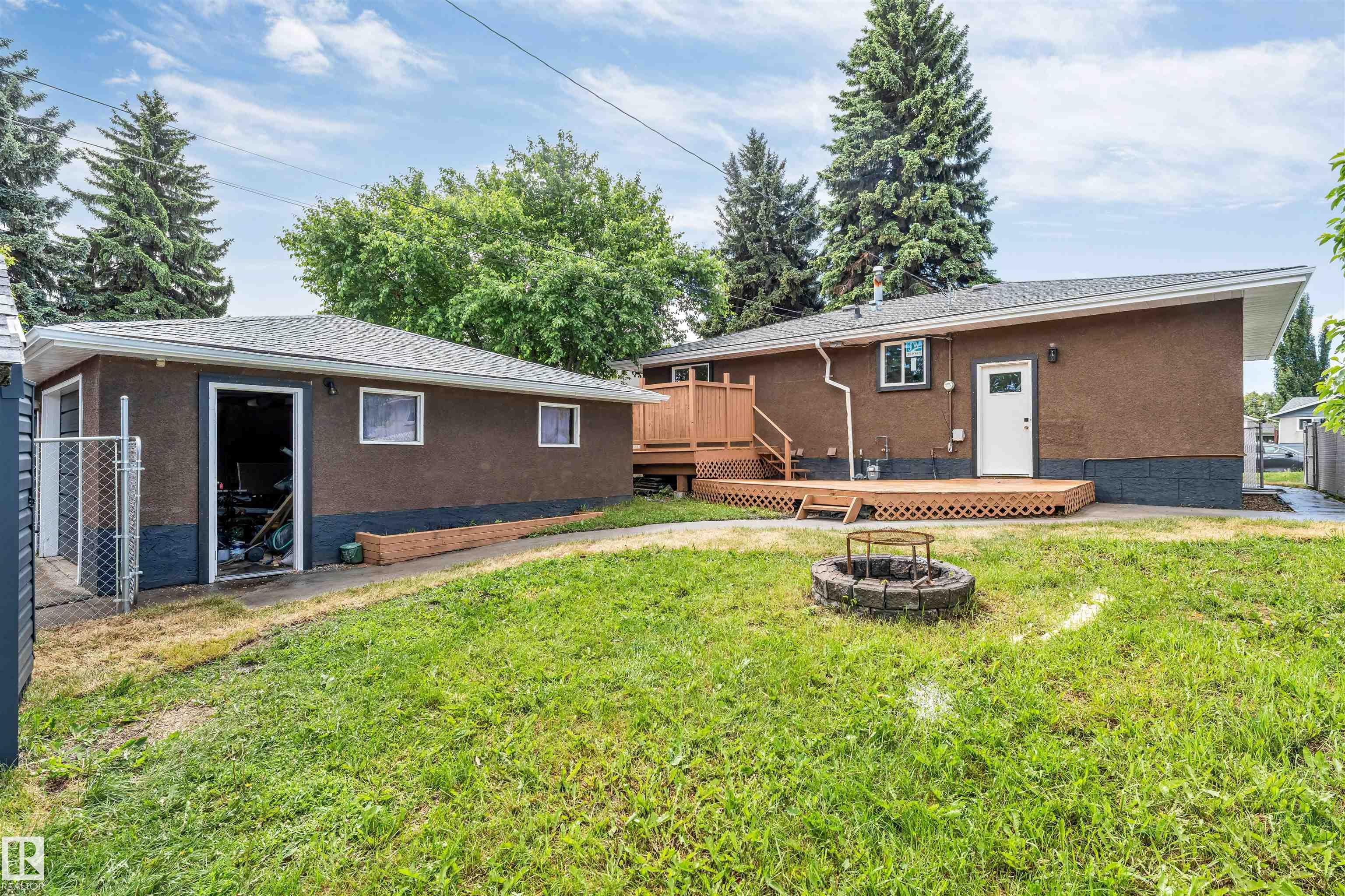 Photo 4 at 6404 88 Avenue NW, Kenilworth, Edmonton