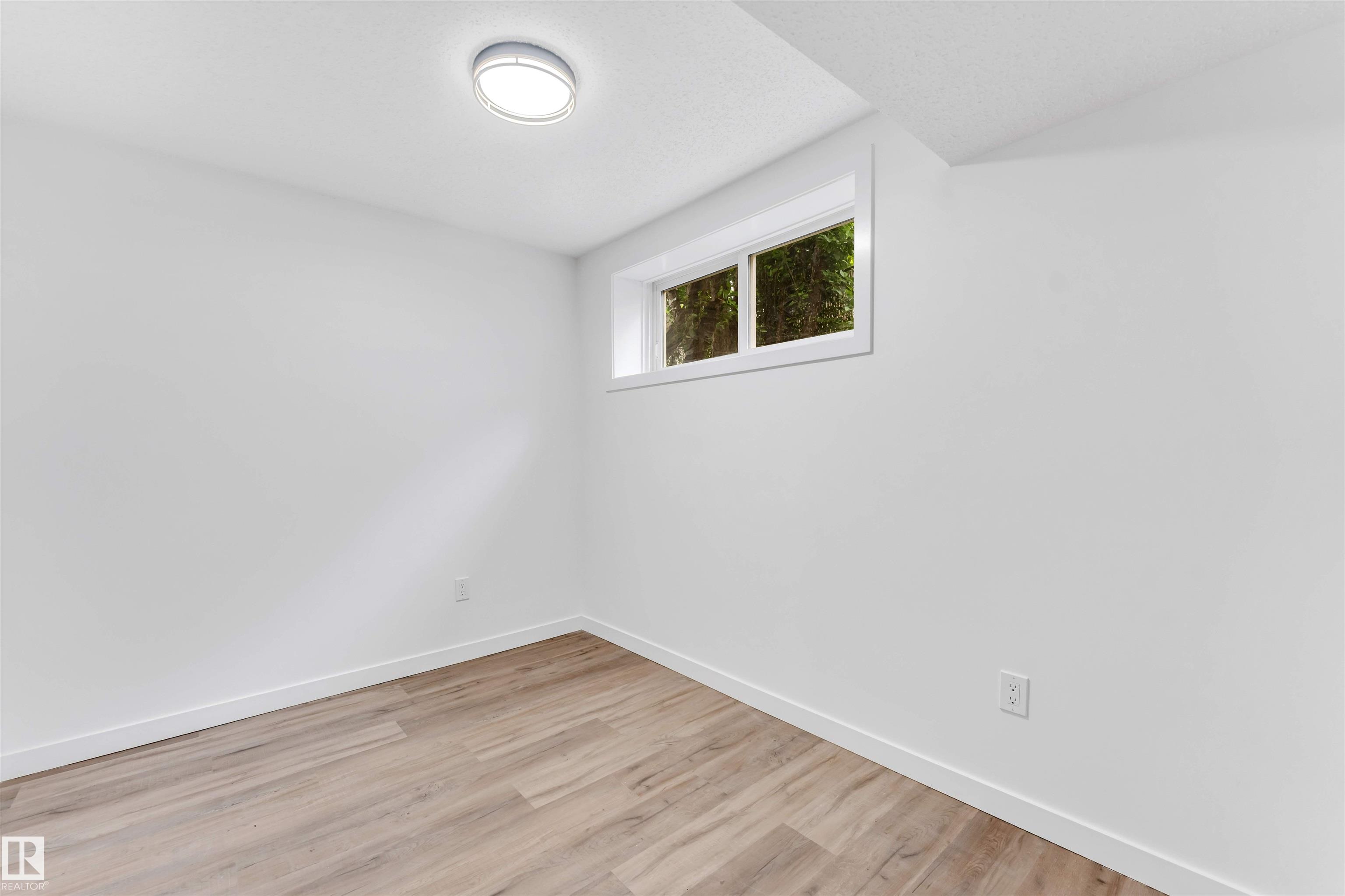 Photo 31 at 6404 88 Avenue NW, Kenilworth, Edmonton