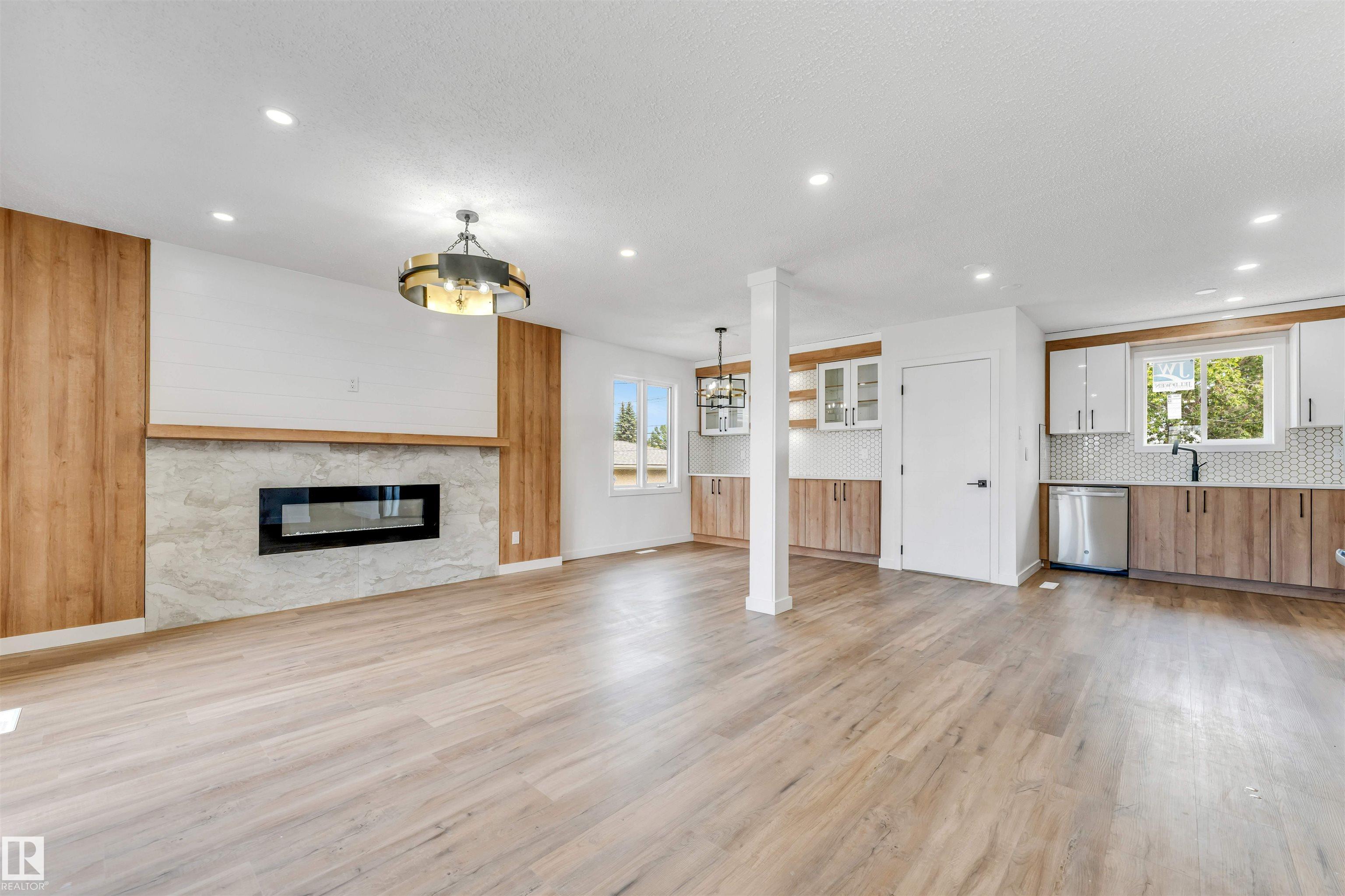 Photo 7 at 6404 88 Avenue NW, Kenilworth, Edmonton