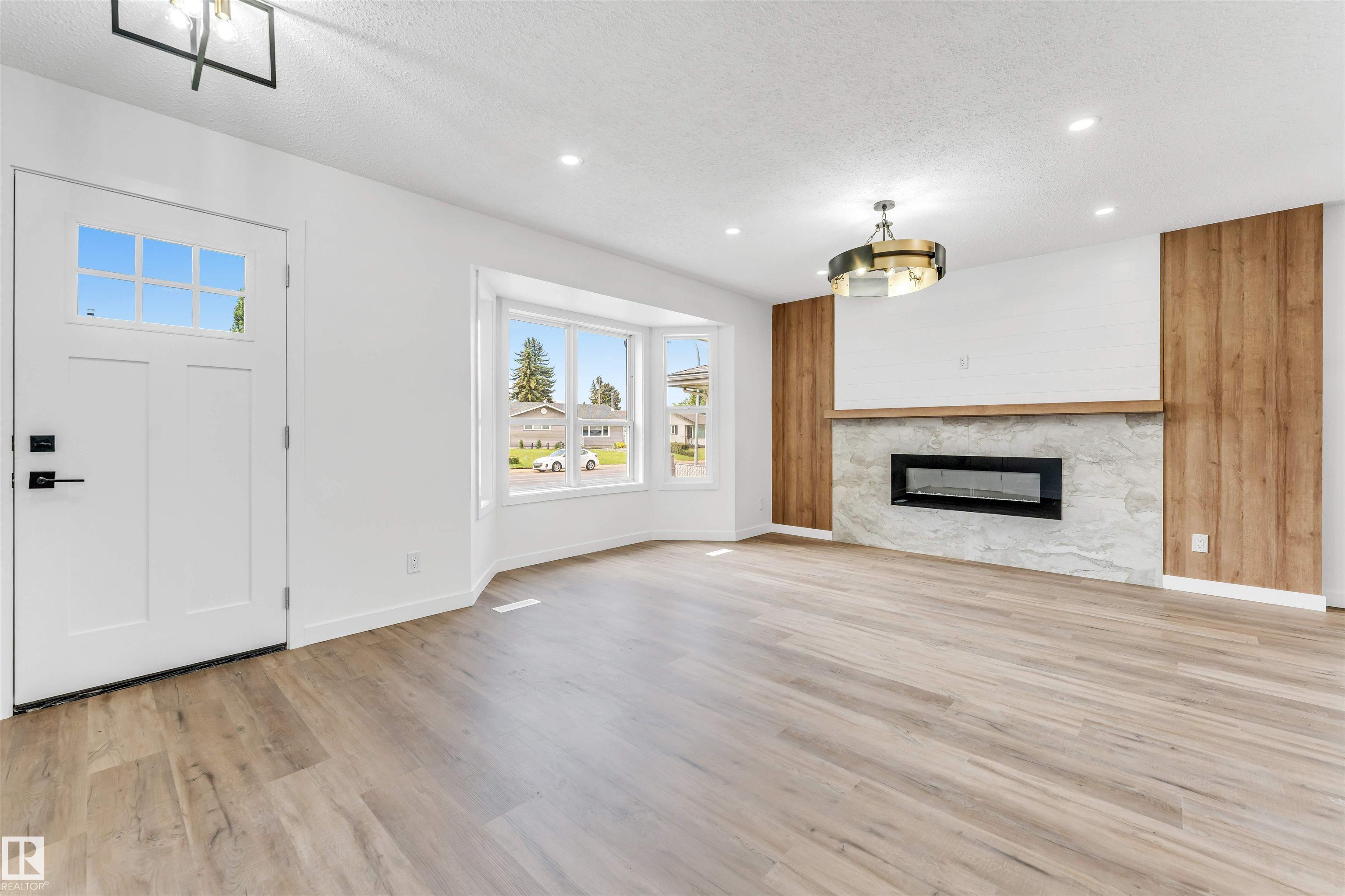 Photo 9 at 6404 88 Avenue NW, Kenilworth, Edmonton