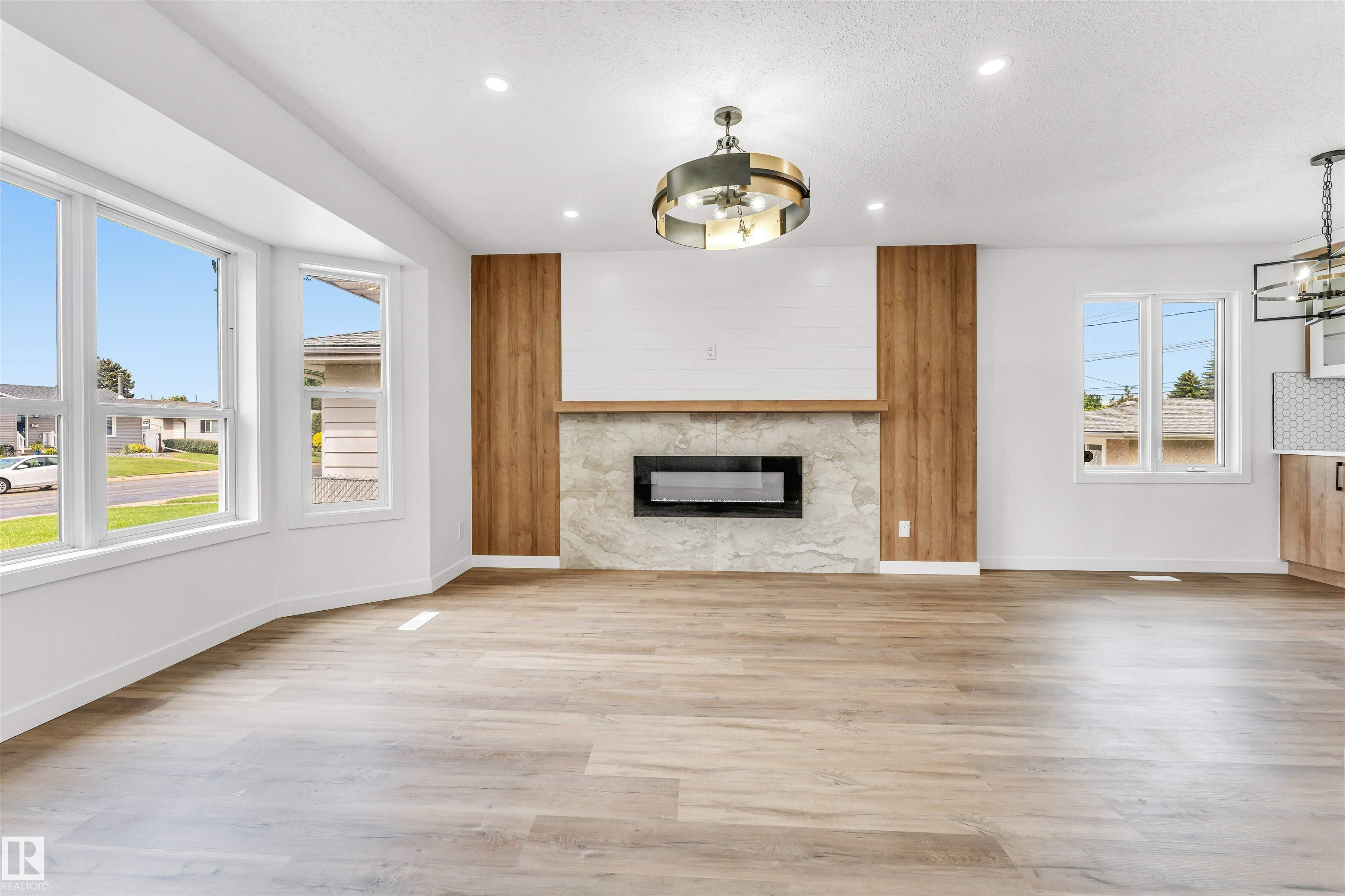 Photo 10 at 6404 88 Avenue NW, Kenilworth, Edmonton