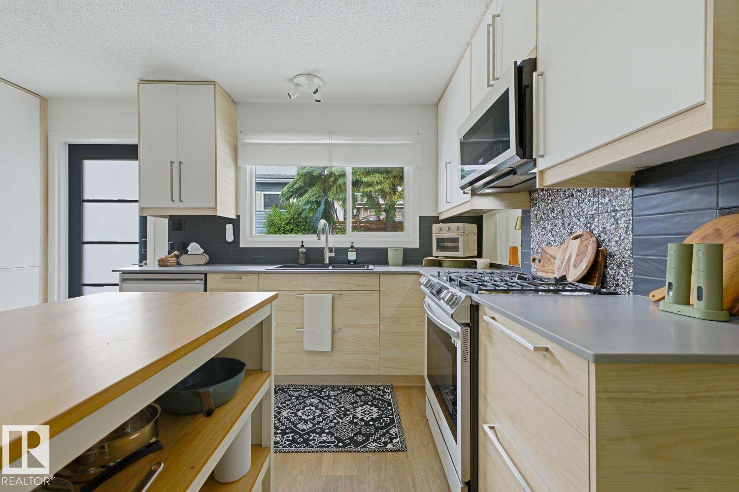 Photo 17 at 3504 102 Avenue NW, Rundle Heights, Edmonton