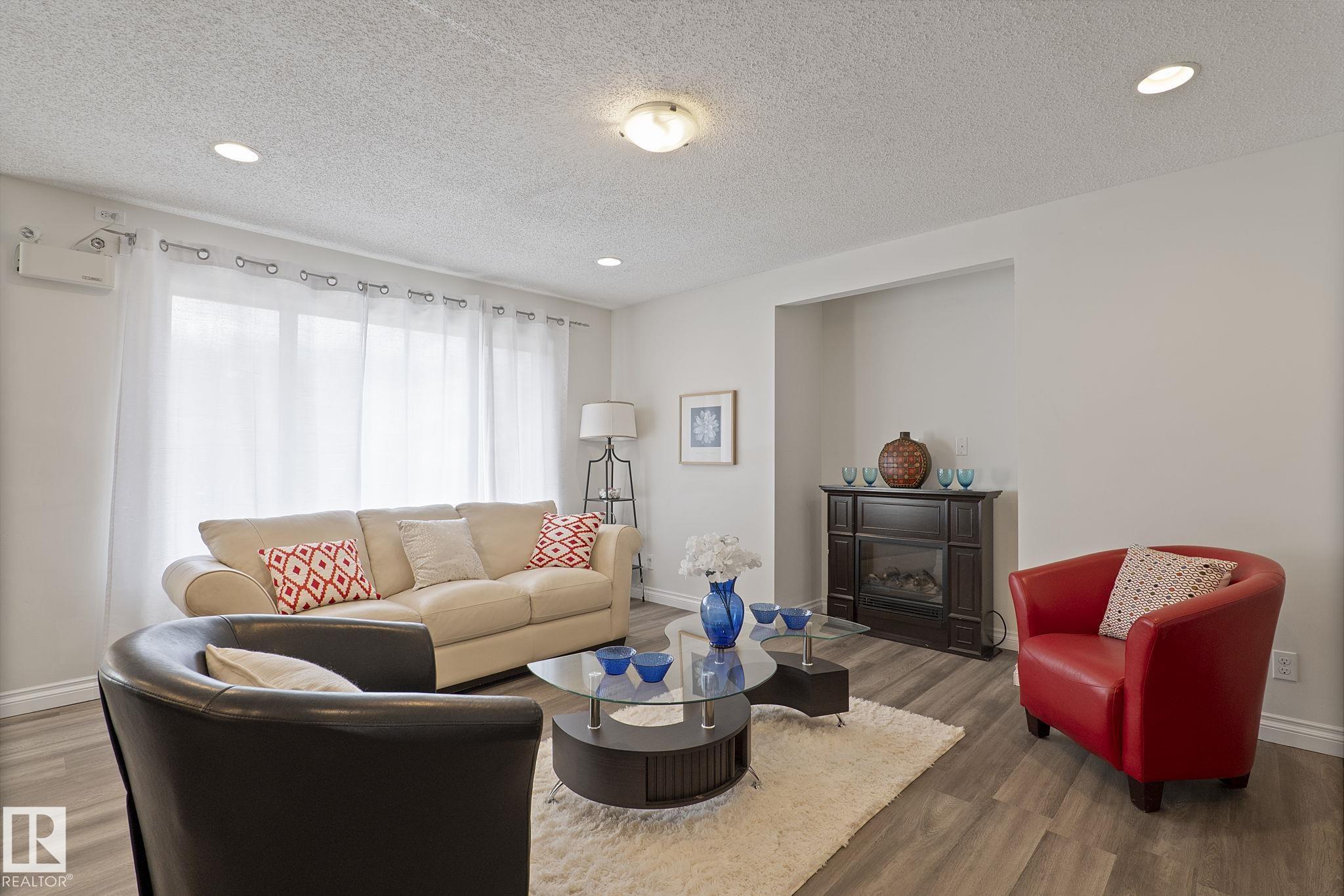 Photo 2 at 11918 68 Street NW, Montrose, Edmonton