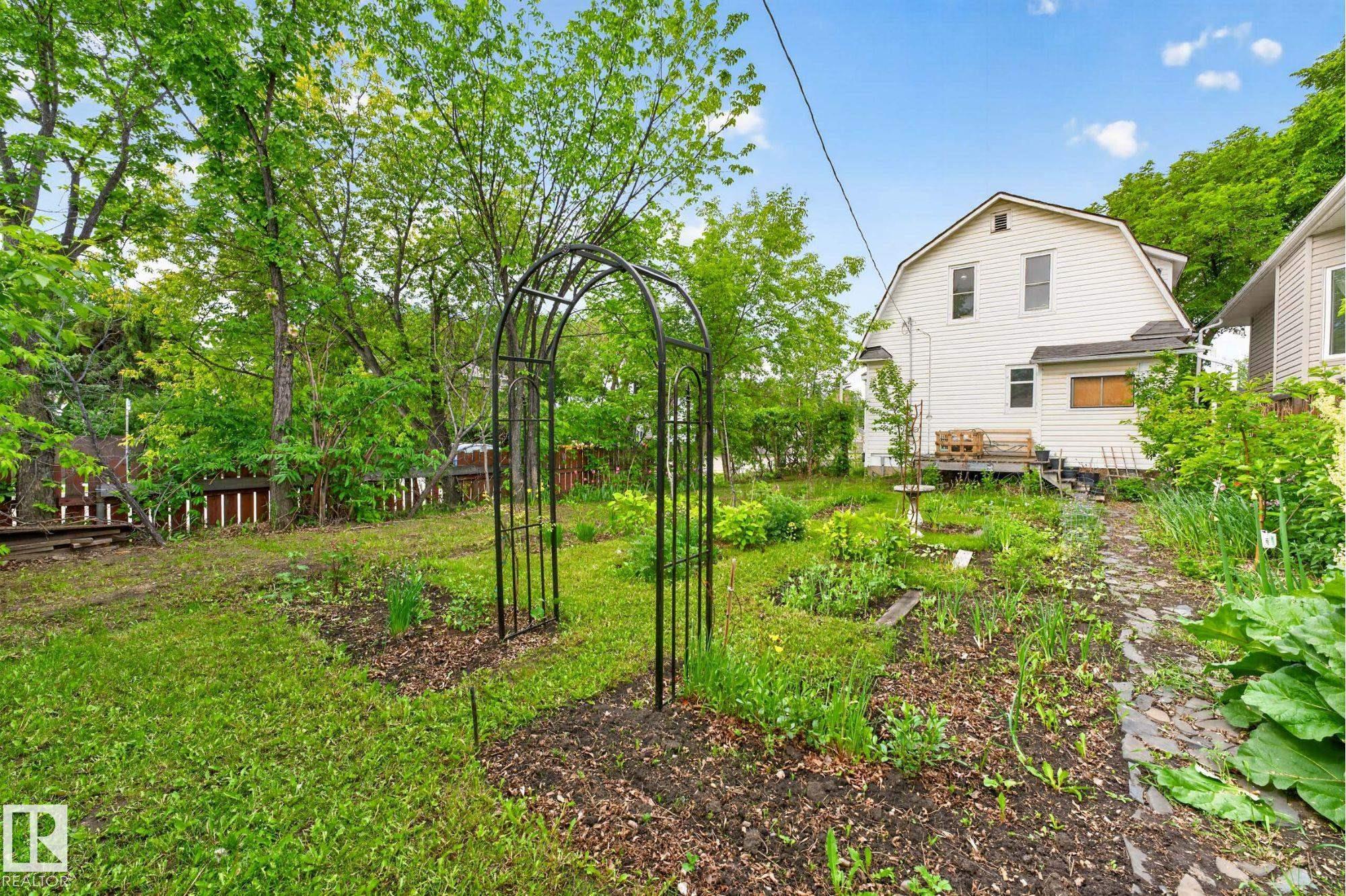 Photo 27 at 12201 95 Street NW, Delton, Edmonton