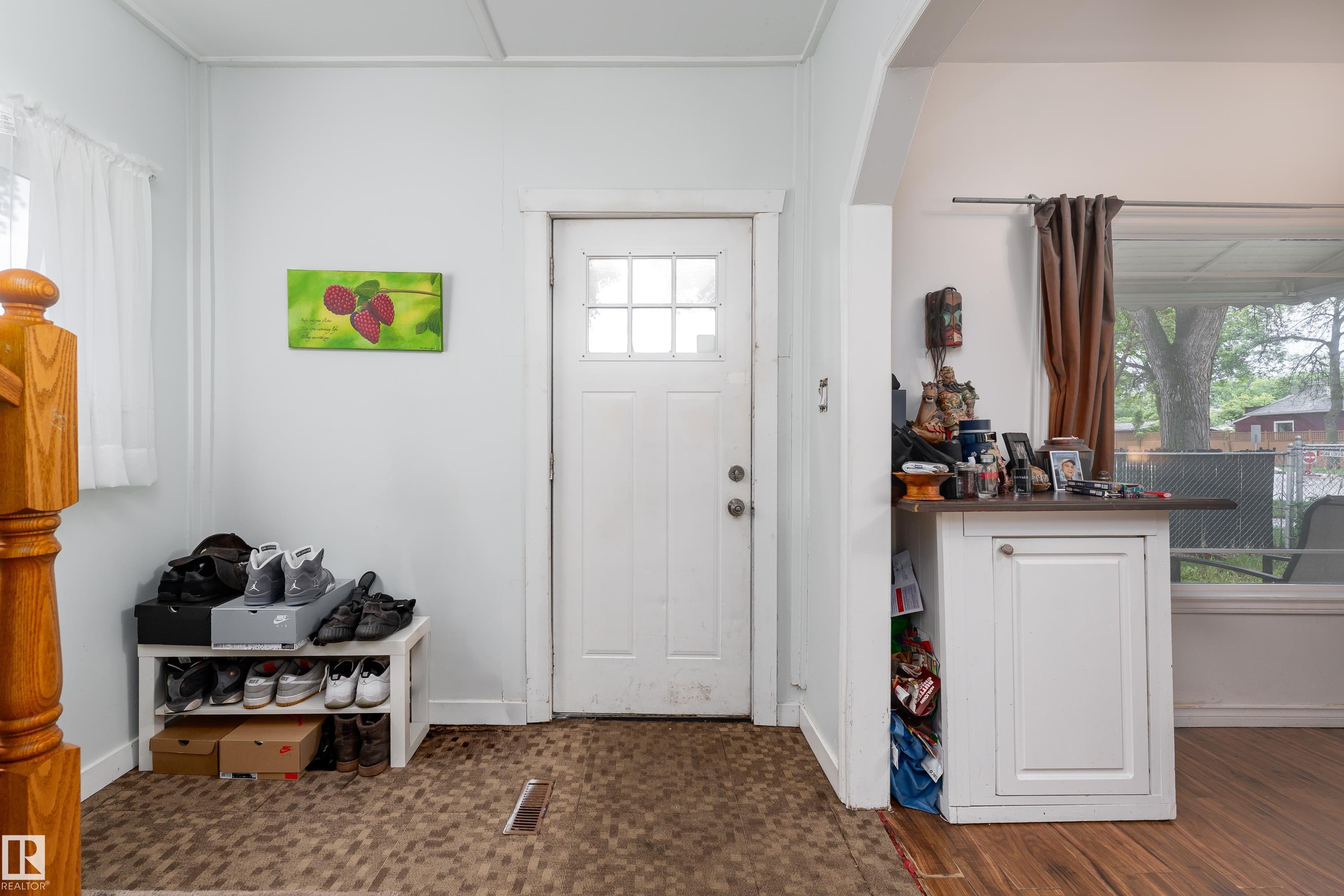Photo 4 at 11406 89 Street NW, Alberta Avenue, Edmonton
