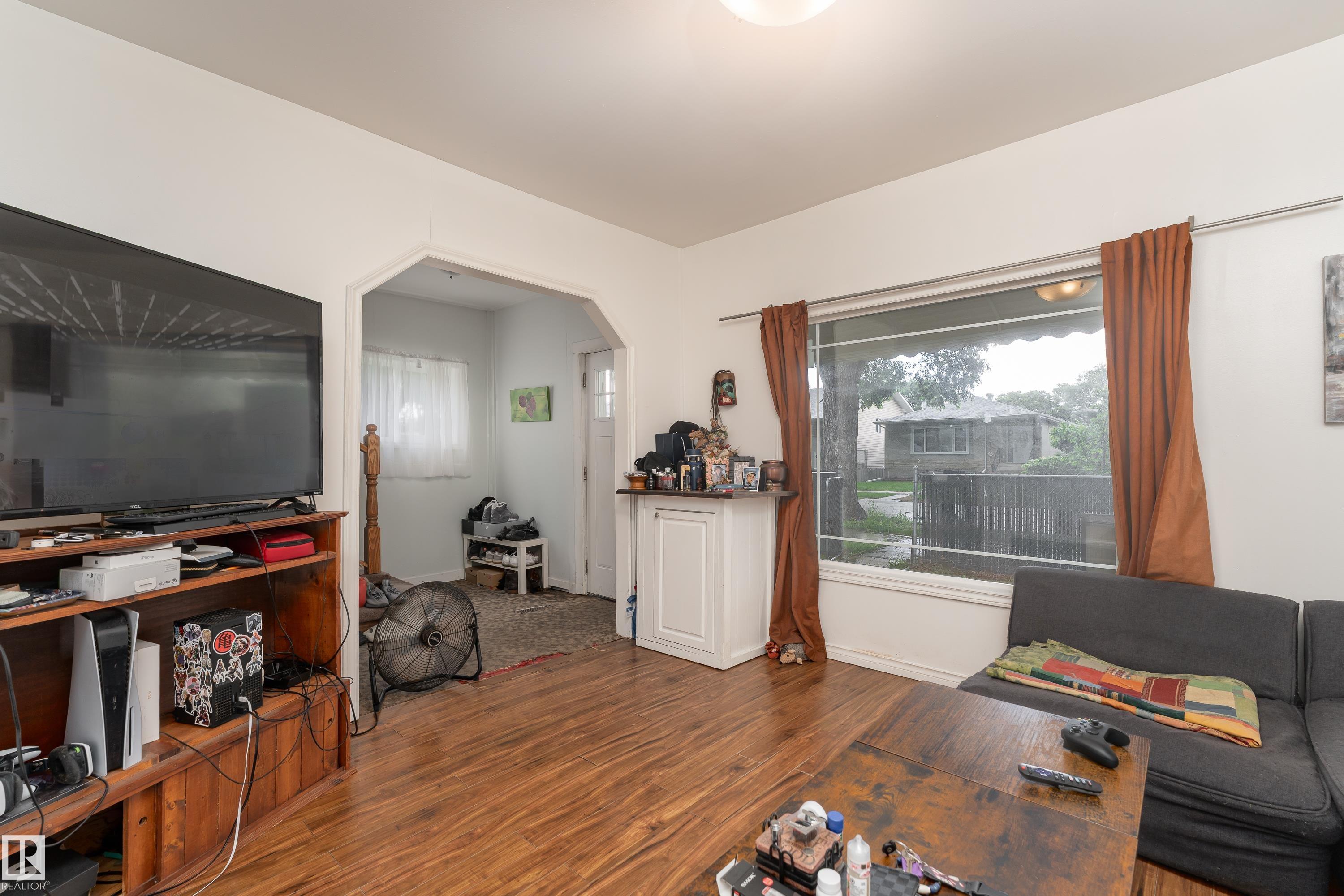 Photo 5 at 11406 89 Street NW, Alberta Avenue, Edmonton