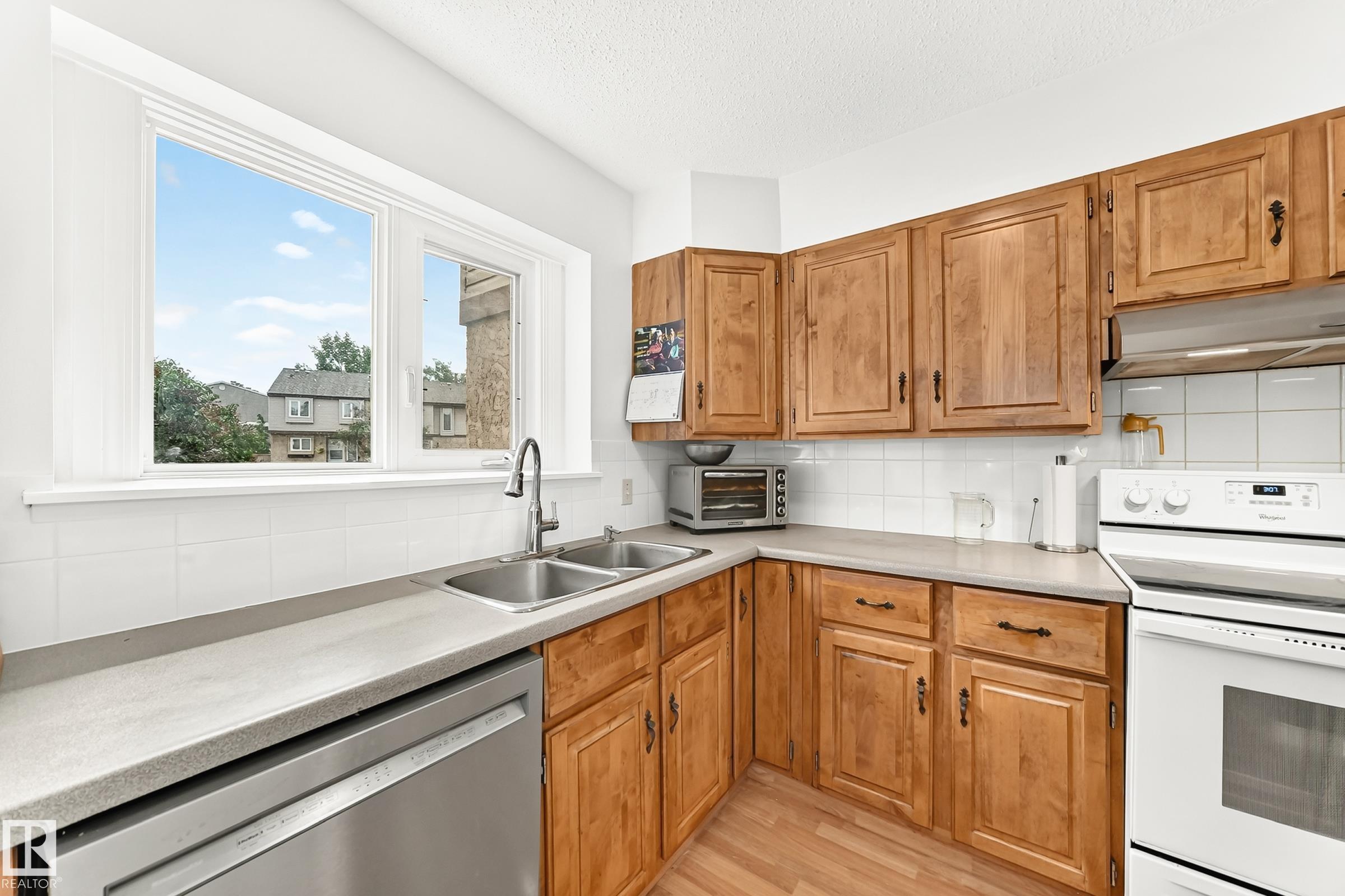 Photo 6 at 102 Royal Terrace NW, Ermineskin, Edmonton