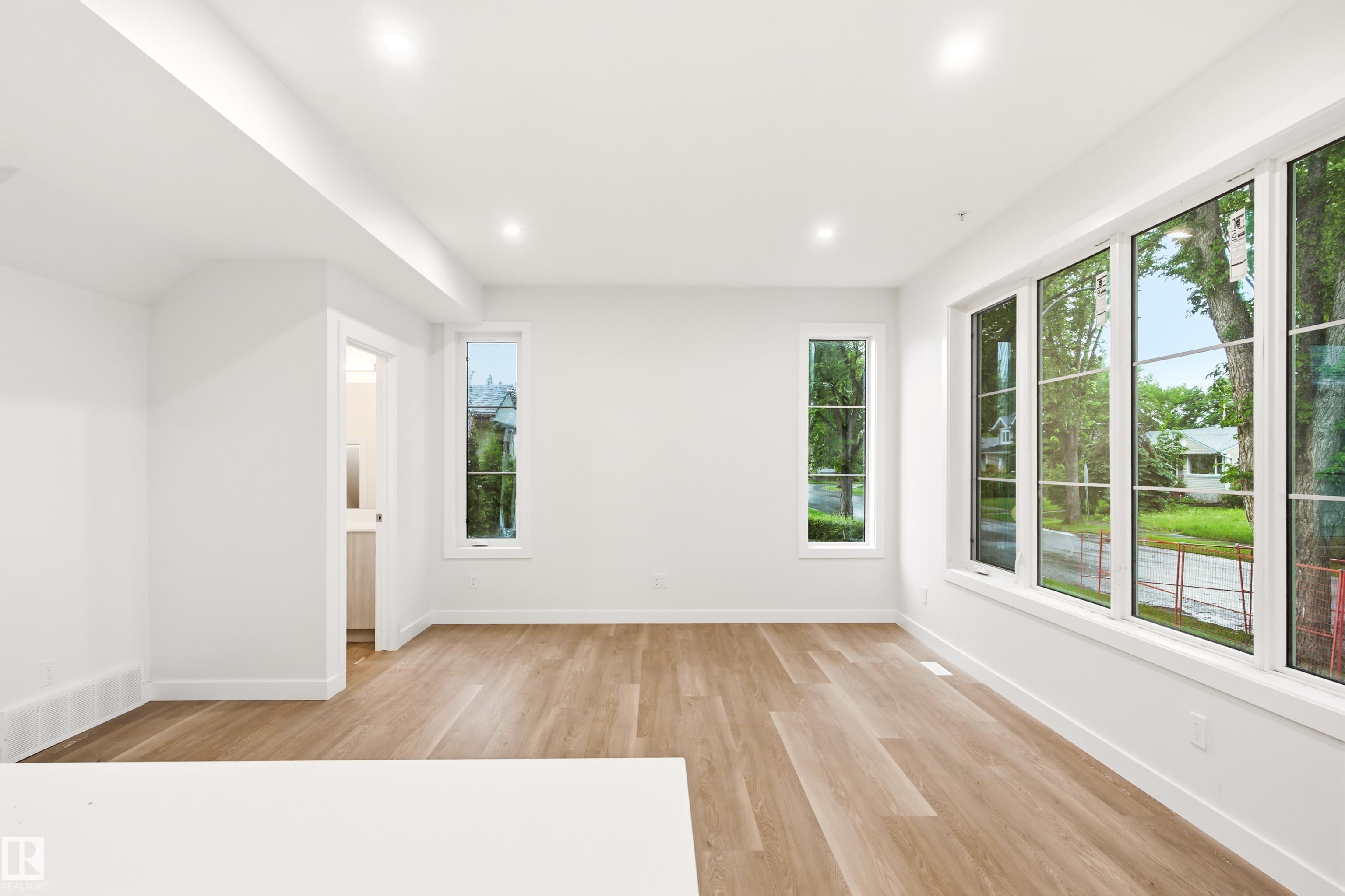 Photo 6 at 9747 65 Avenue NW, Hazeldean, Edmonton