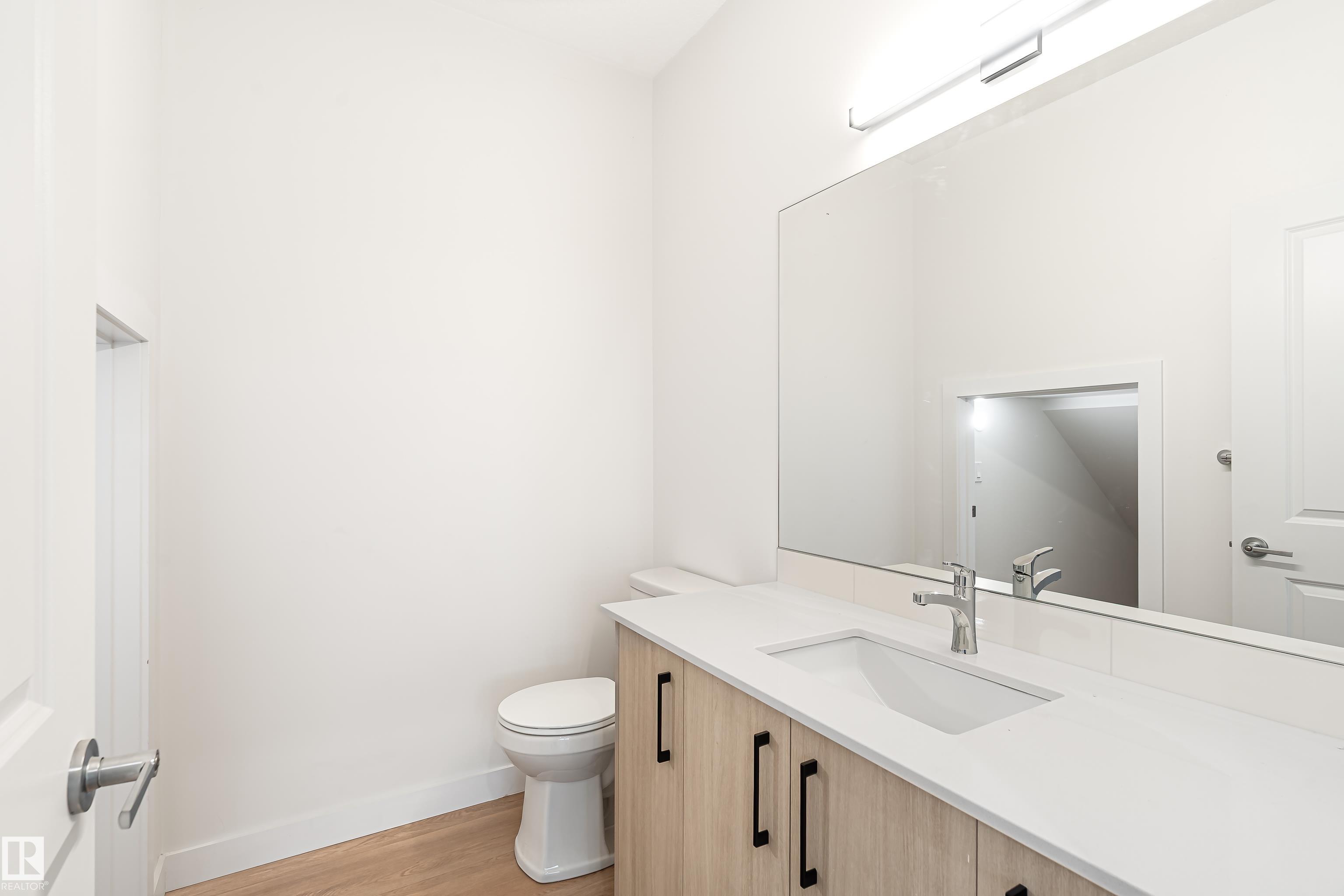 Photo 8 at 9747 65 Avenue NW, Hazeldean, Edmonton