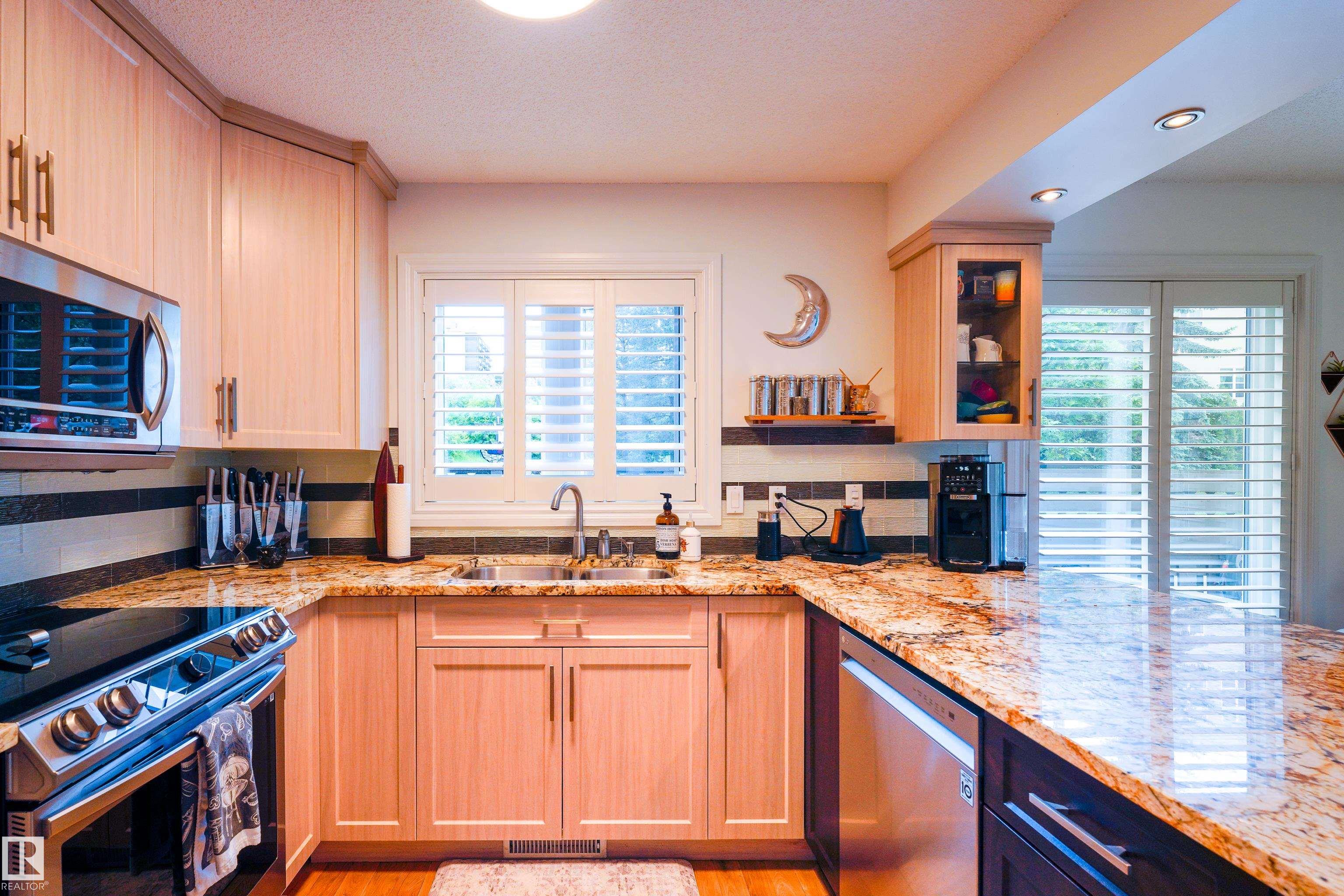 Photo 11 at 9749 102 Street NW, Rossdale, Edmonton