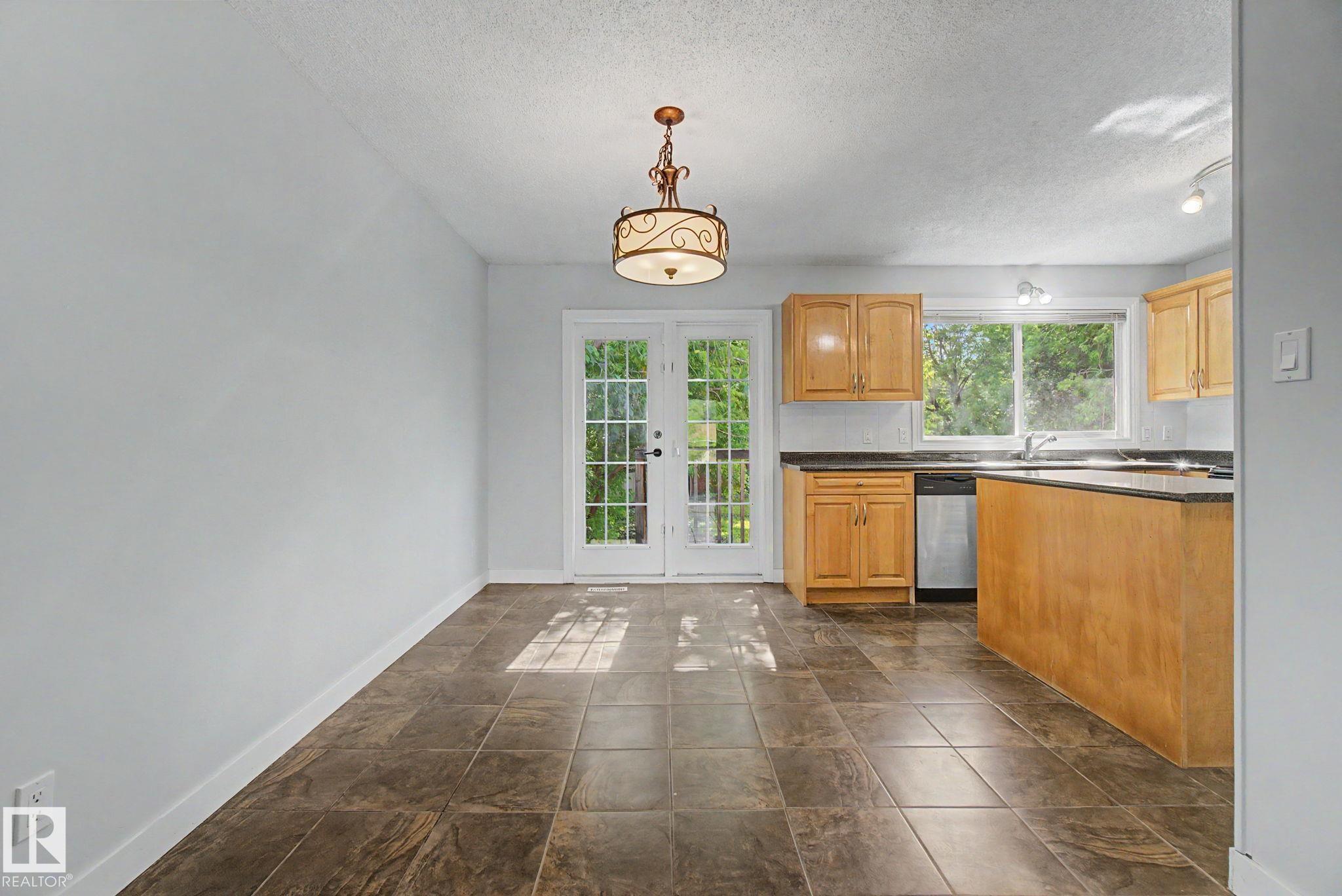 Photo 11 at 1511 75 Street NW, Menisa, Edmonton