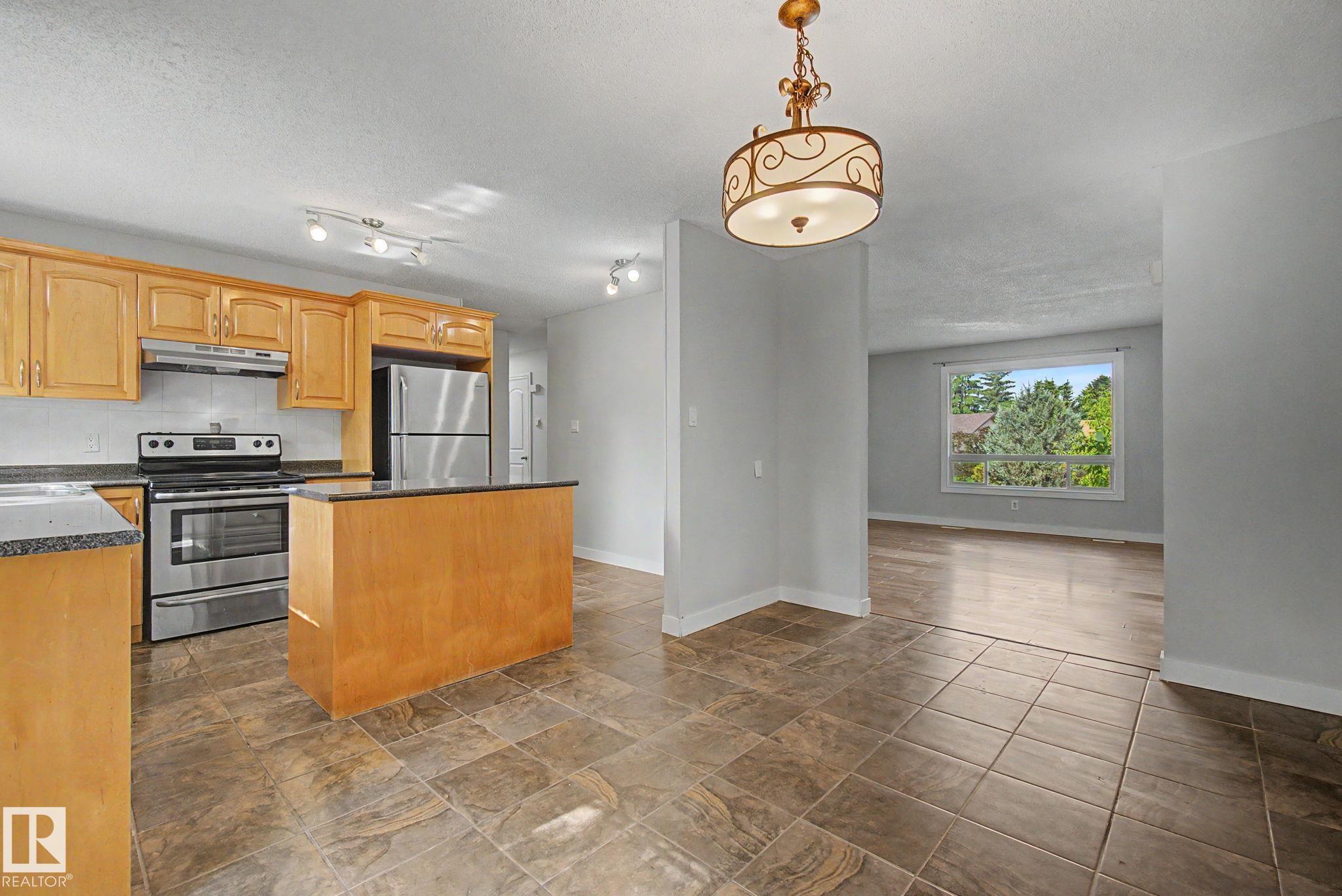 Photo 13 at 1511 75 Street NW, Menisa, Edmonton