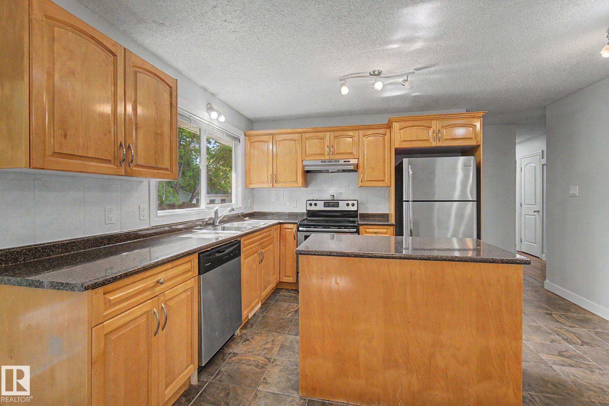 Photo 14 at 1511 75 Street NW, Menisa, Edmonton