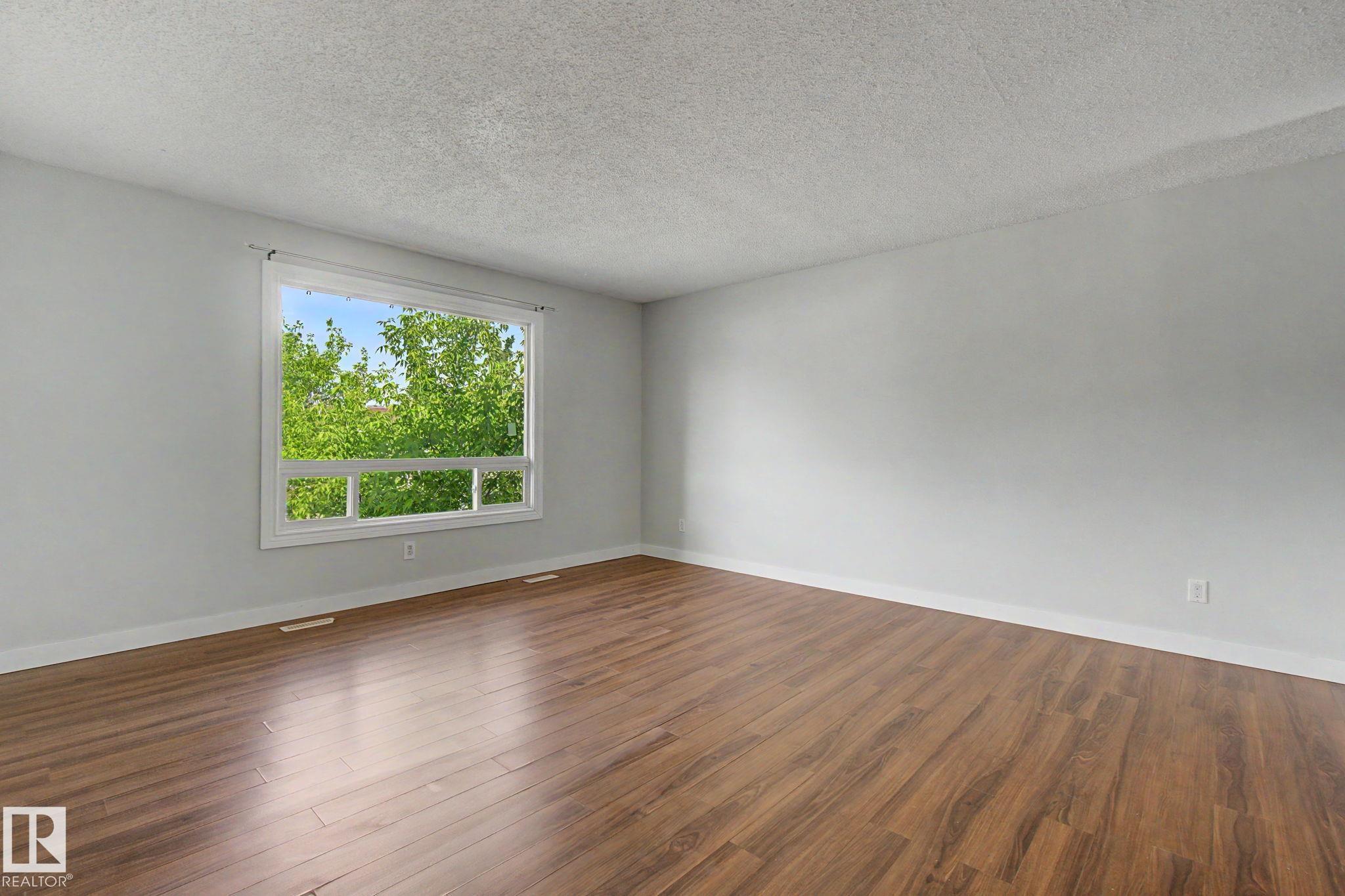 Photo 7 at 1511 75 Street NW, Menisa, Edmonton