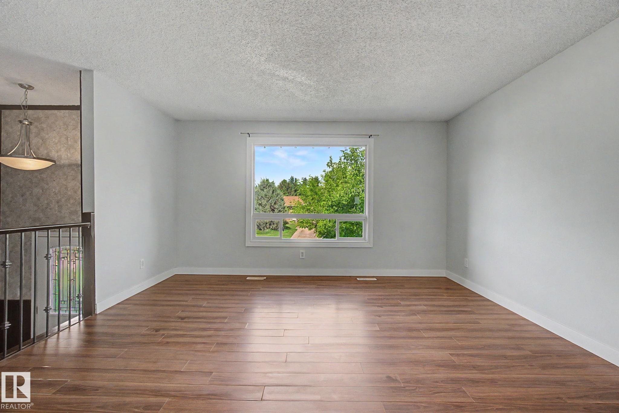 Photo 8 at 1511 75 Street NW, Menisa, Edmonton