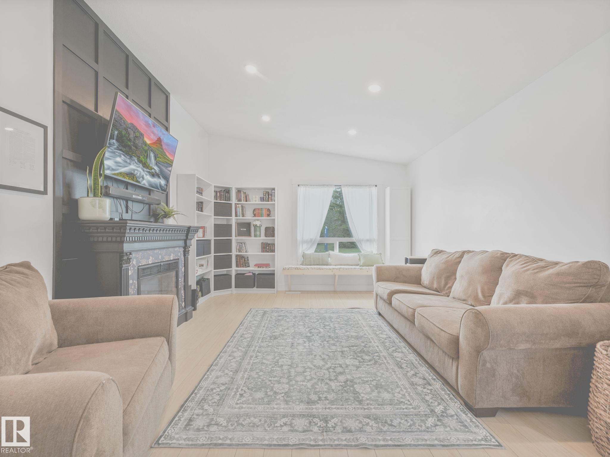 Photo 13 at 4115 41 Avenue NW, Kiniski Gardens, Edmonton